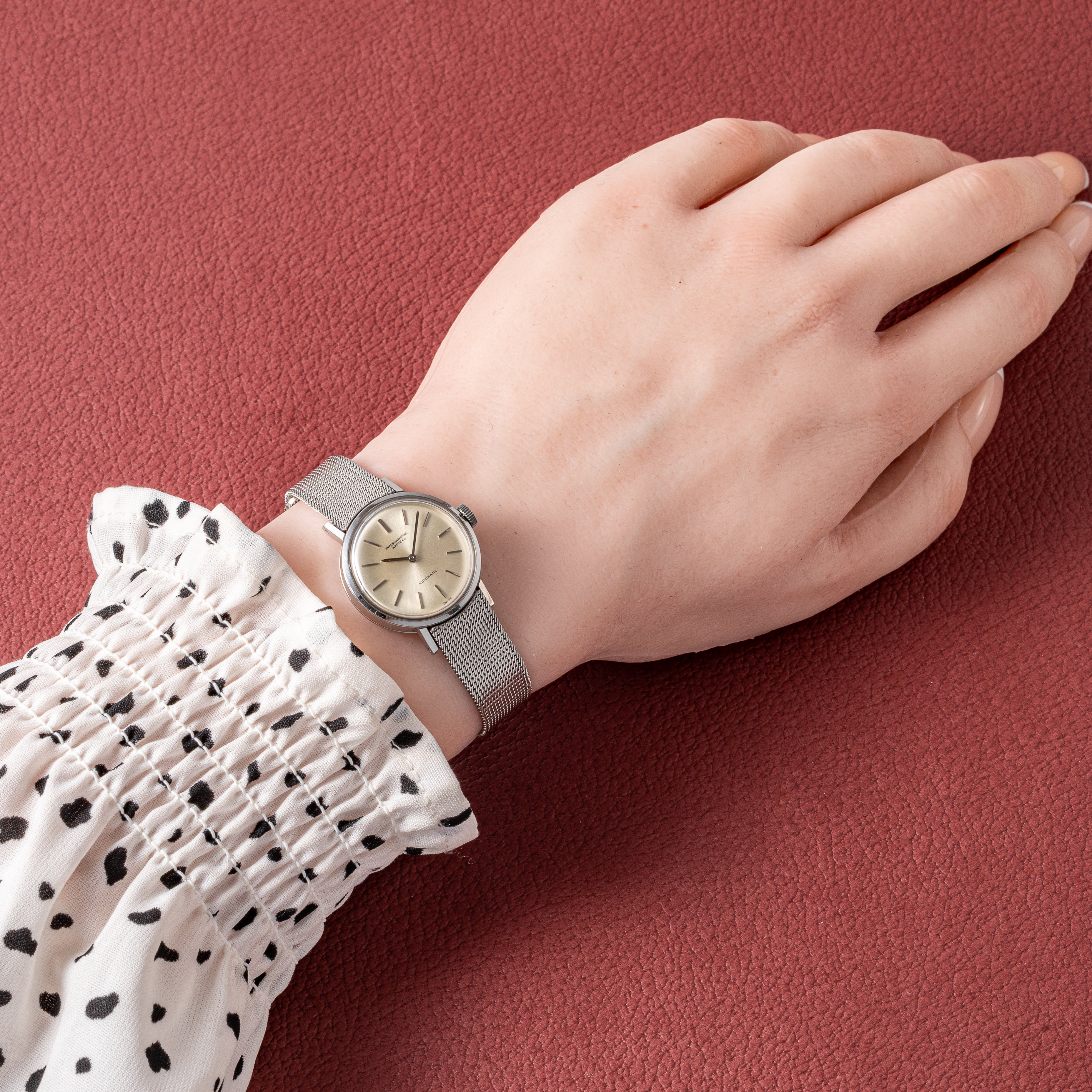 IWC レディース ラウンドケース オートマチック 1969年製