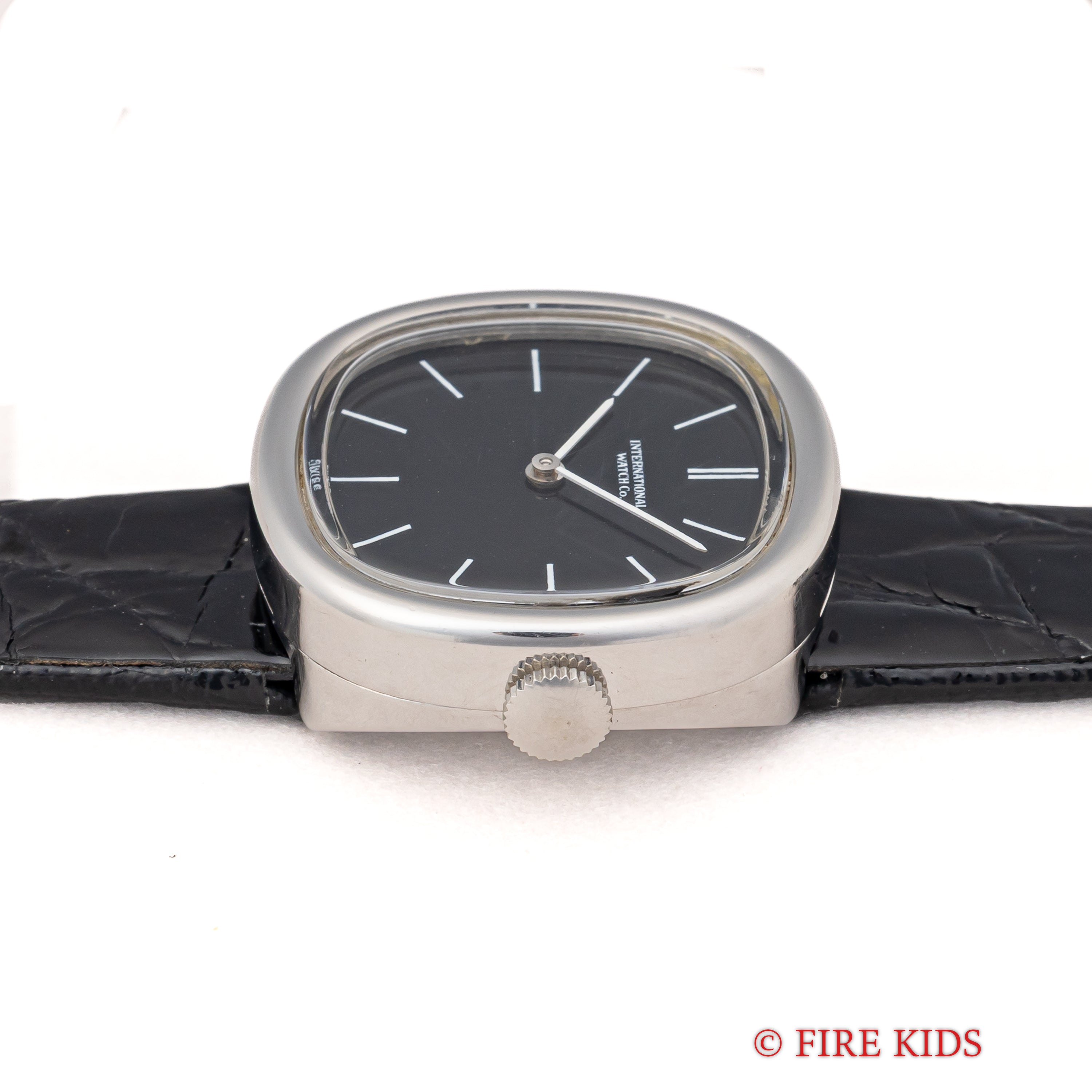 IWC	レディースウオッチ ブラックダイヤル 1977年製 手巻 Cal.412 ユニークケース