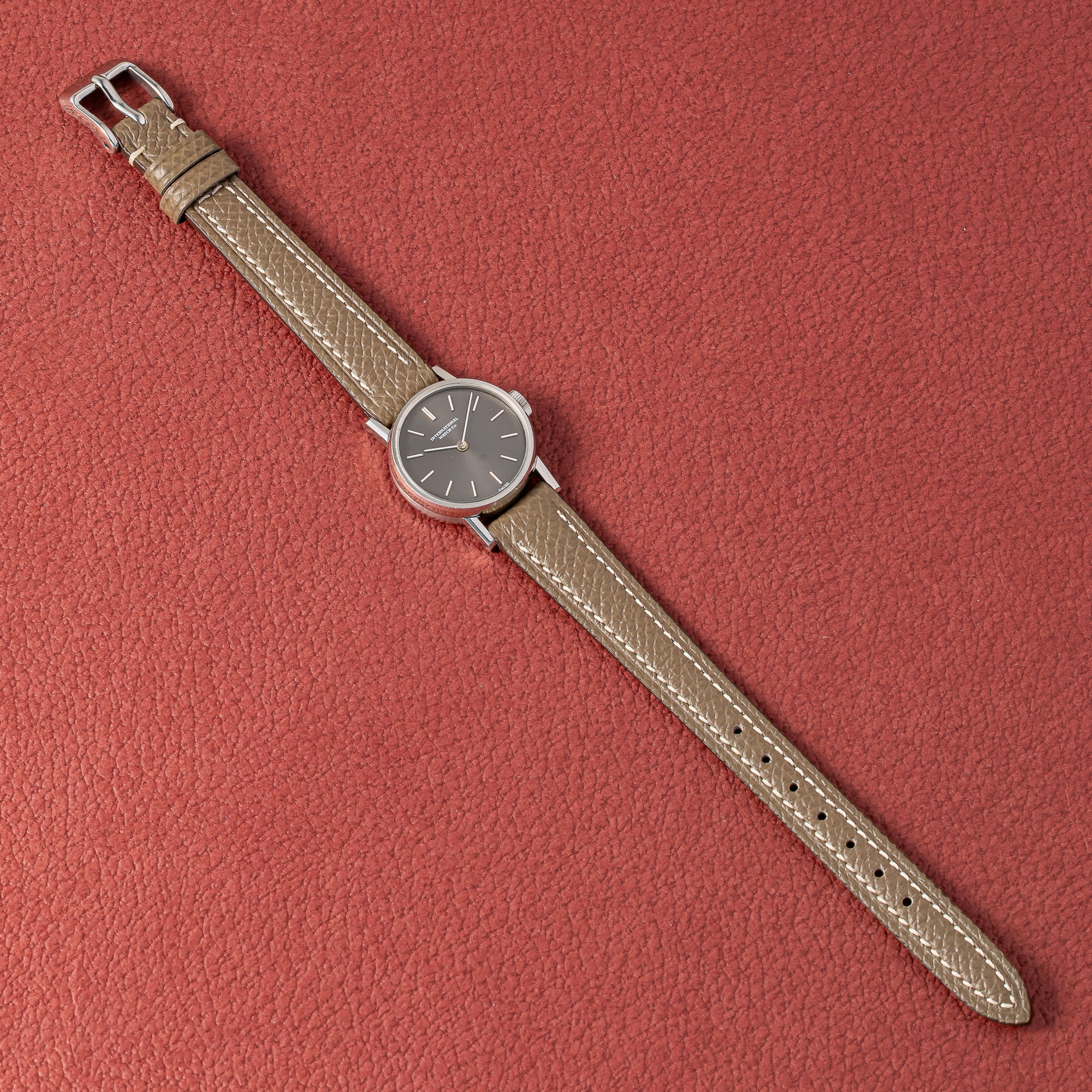 IWC レディース ラウンドケース グレーダイアル 1974年製