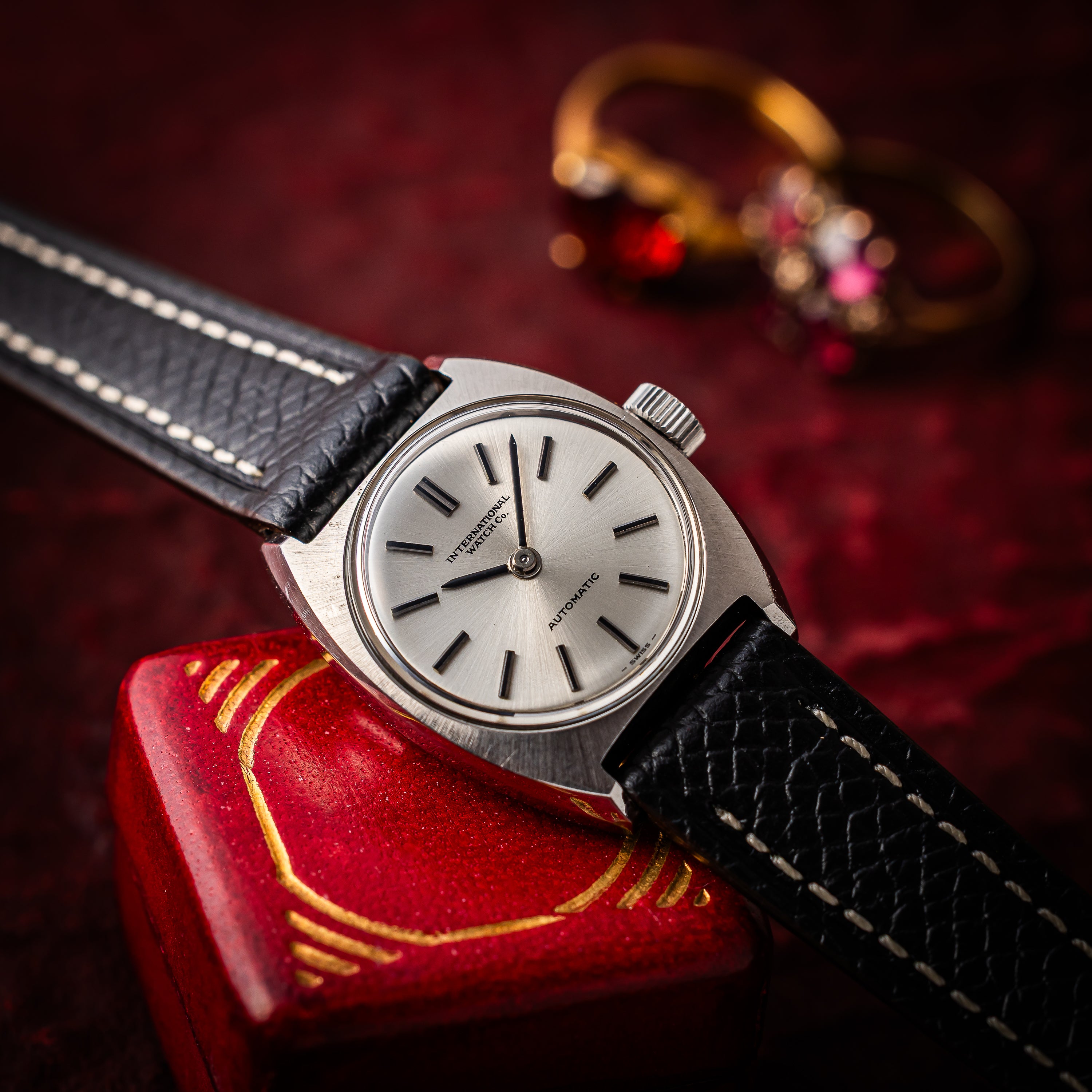 IWC レディース トノーケース1972年製  Ref.R440S 箱・ギャラ付き