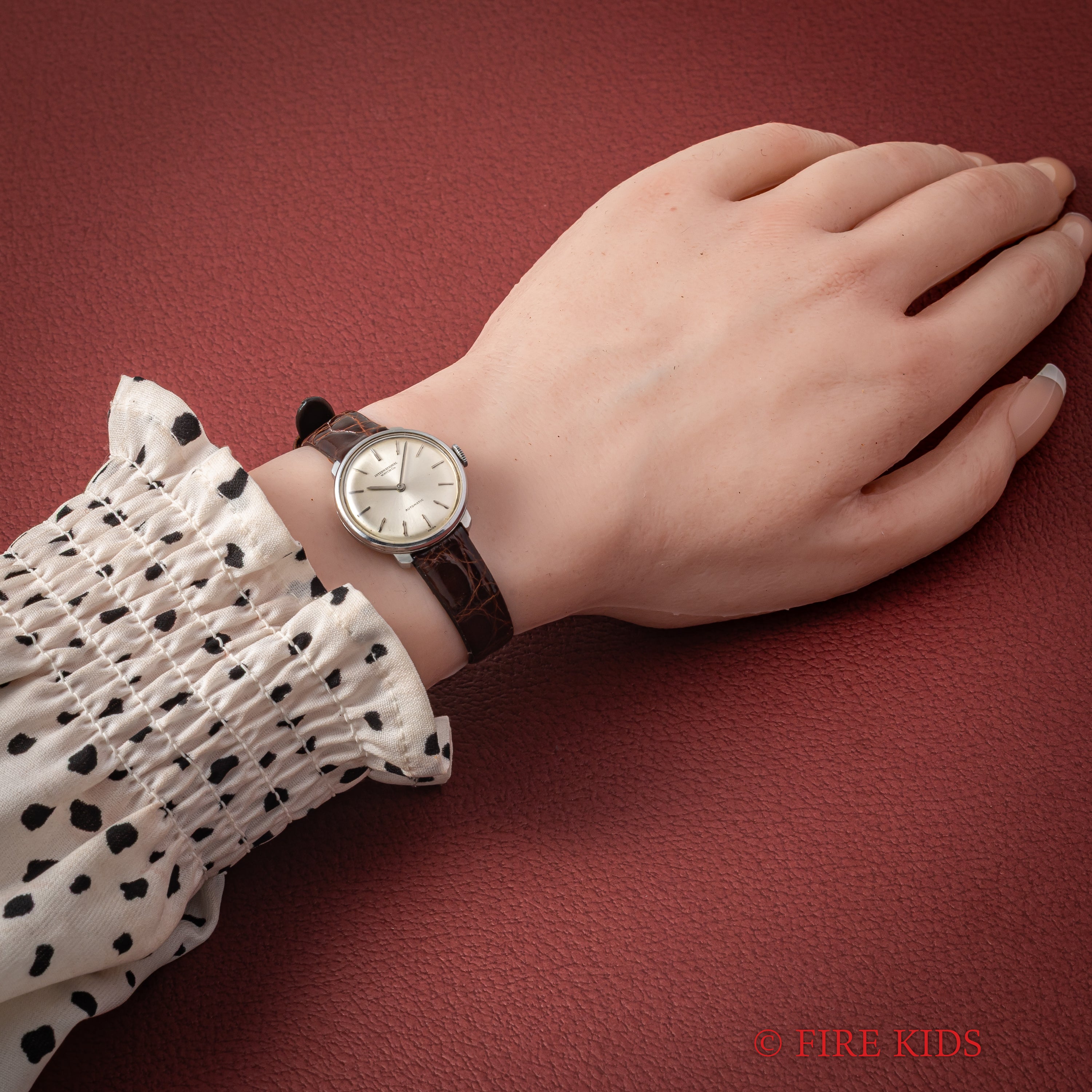 IWC ラウンドモデル レディース 1969年製 ペラトン式自動巻 Cal.44