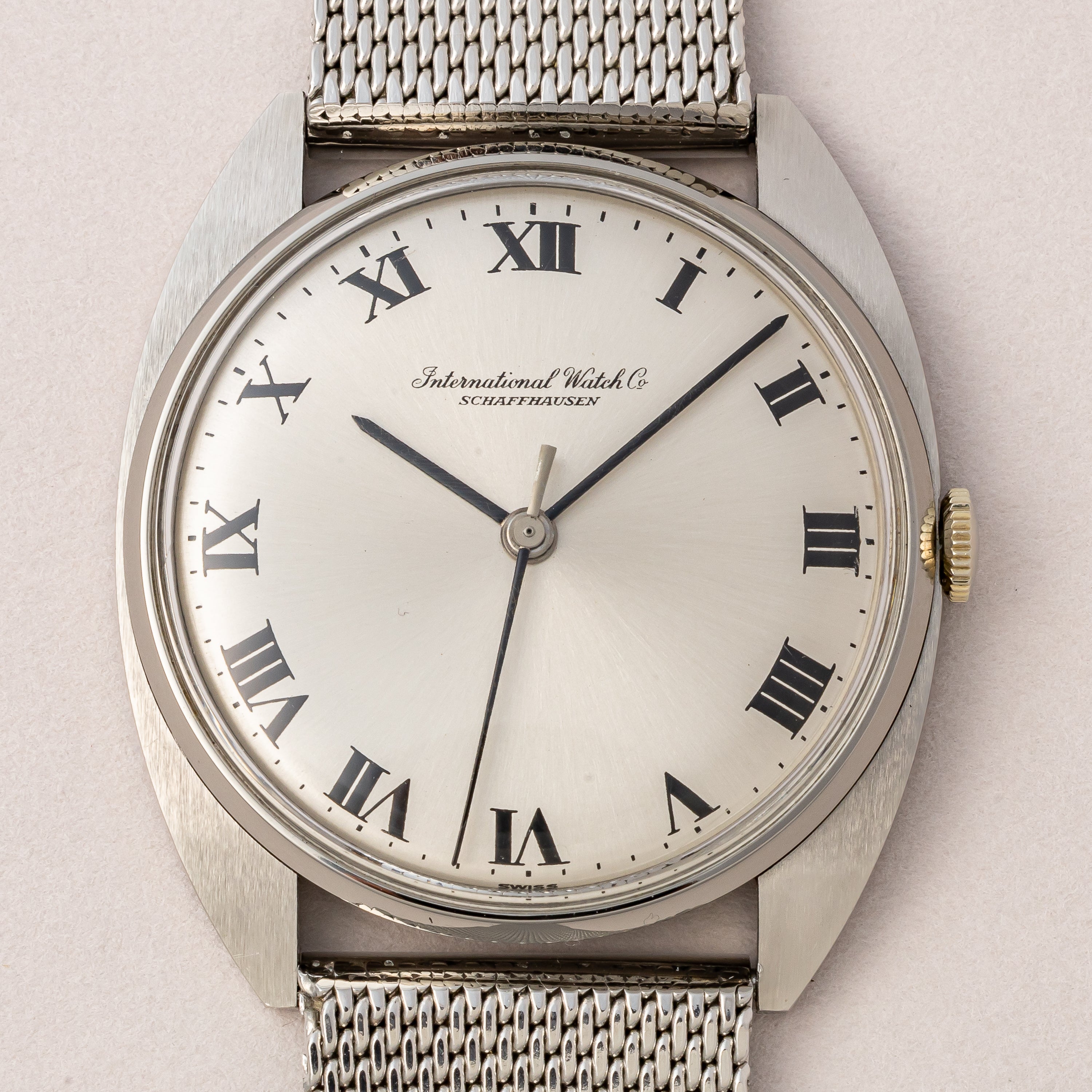 IWC トノー型 1971年製 手巻き  Cal.403 ローマンダイヤル 純正メッシュブレス付き