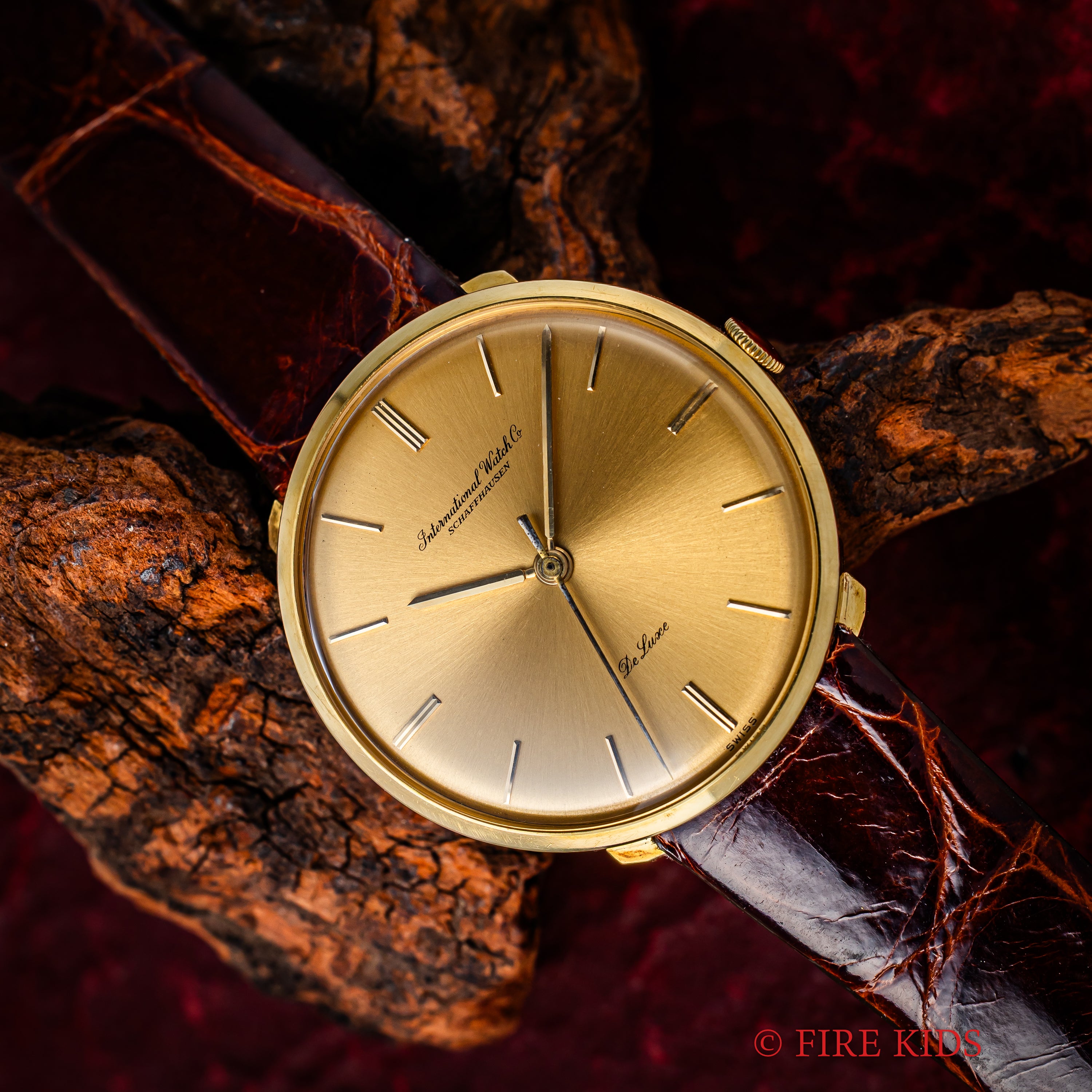 IWC ラウンド デラックス 18金無垢 1965年製 Cal.401 箱付き 純正金無垢尾錠付き