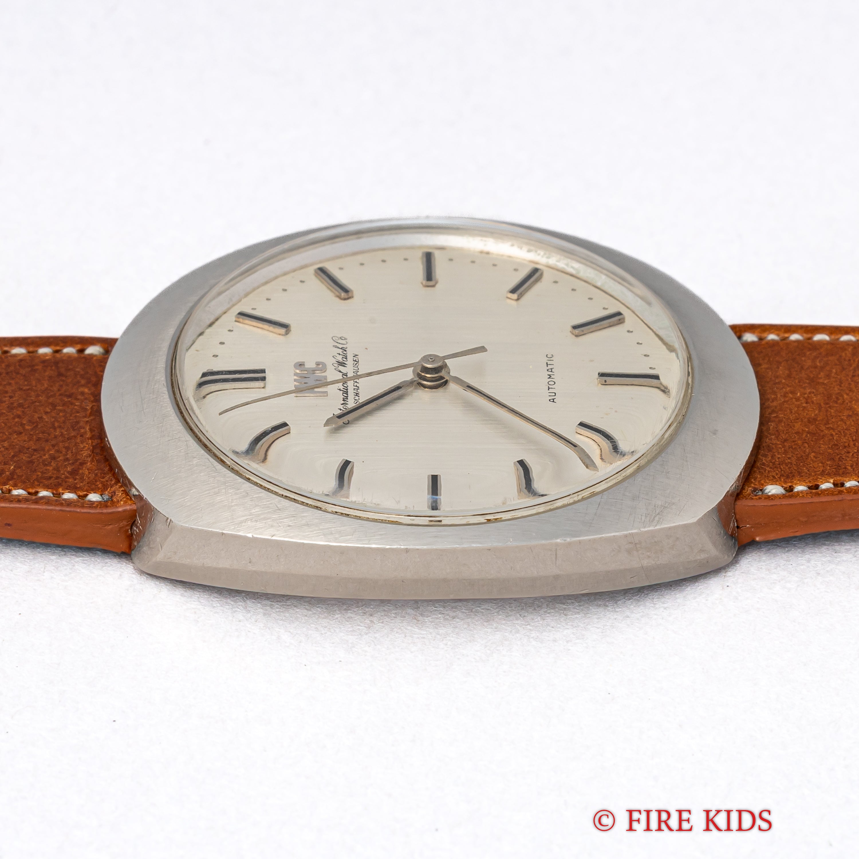 IWC 1969年製 トノーケース ペラトン式自動巻き Cal.854B ノンデイト