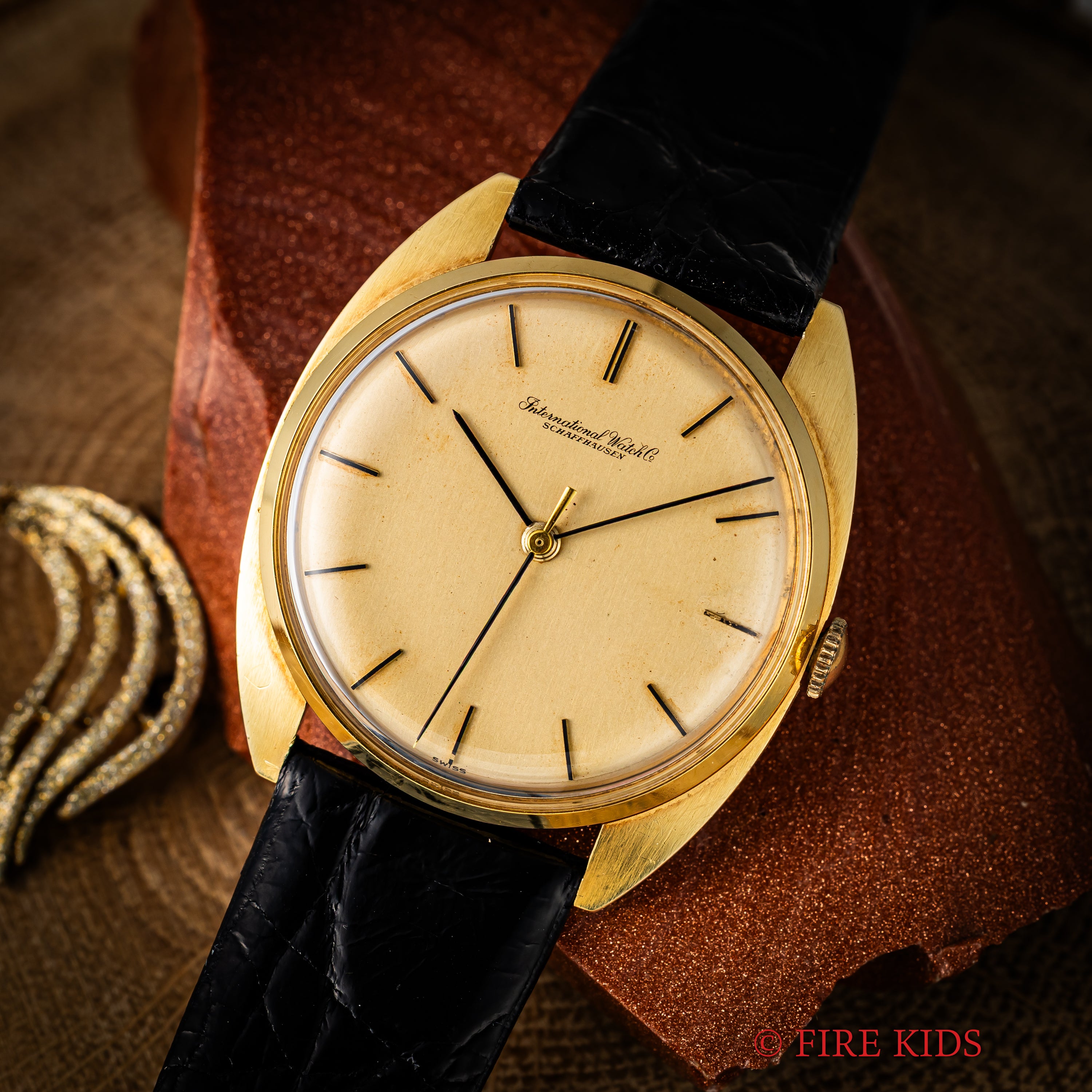 IWC 18金無垢トノーケース 1967年製 手巻 Cal.402 Ref.1419 薄型手巻ドレスウォッチ