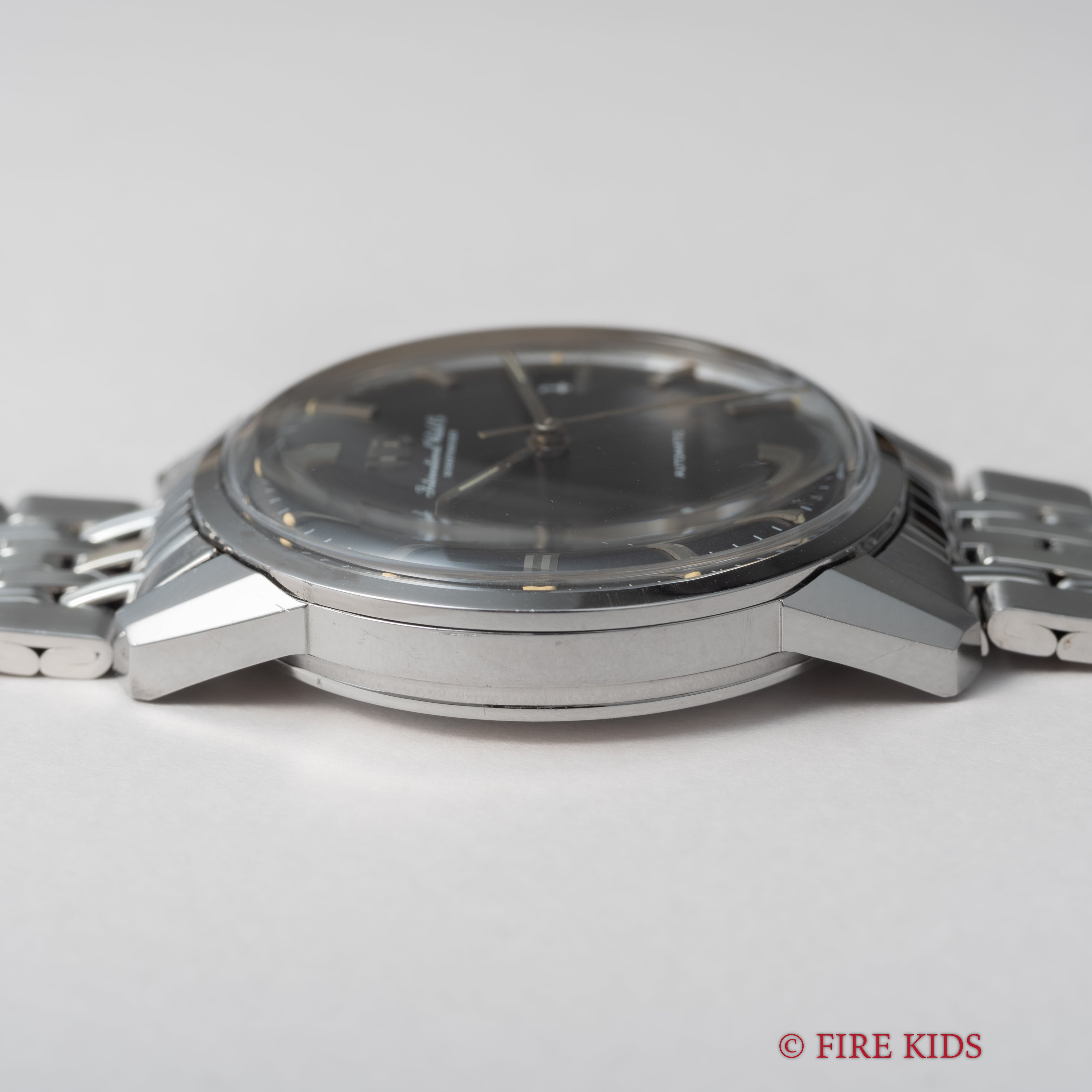 IWC 1970年製（昭和45年製） グレー文字盤ラウンドケース 自動巻き R810AD Cal.8541 純正ステンレスブレス