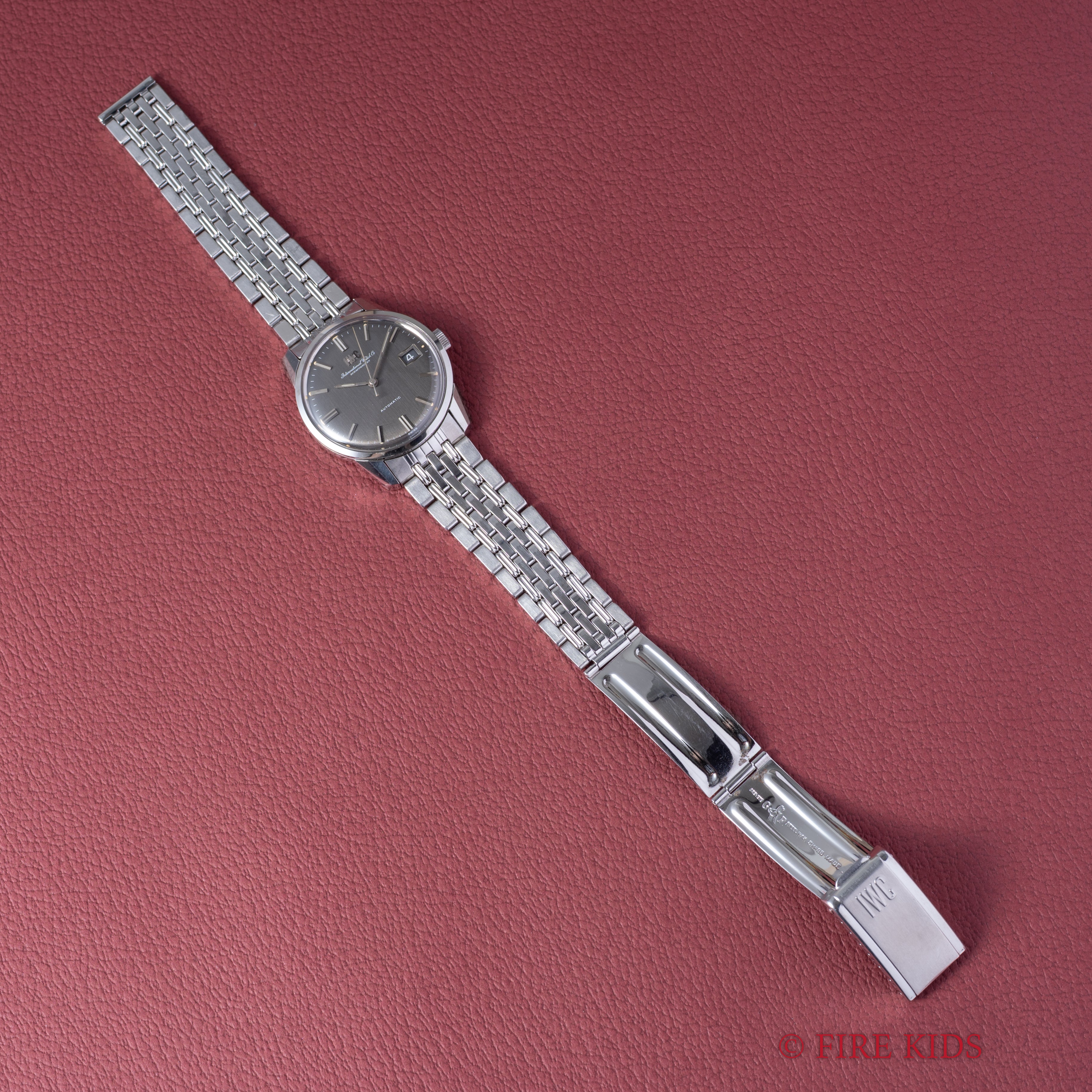 IWC 1970年製（昭和45年製） グレー文字盤ラウンドケース 自動巻き R810AD Cal.8541 純正ステンレスブレス