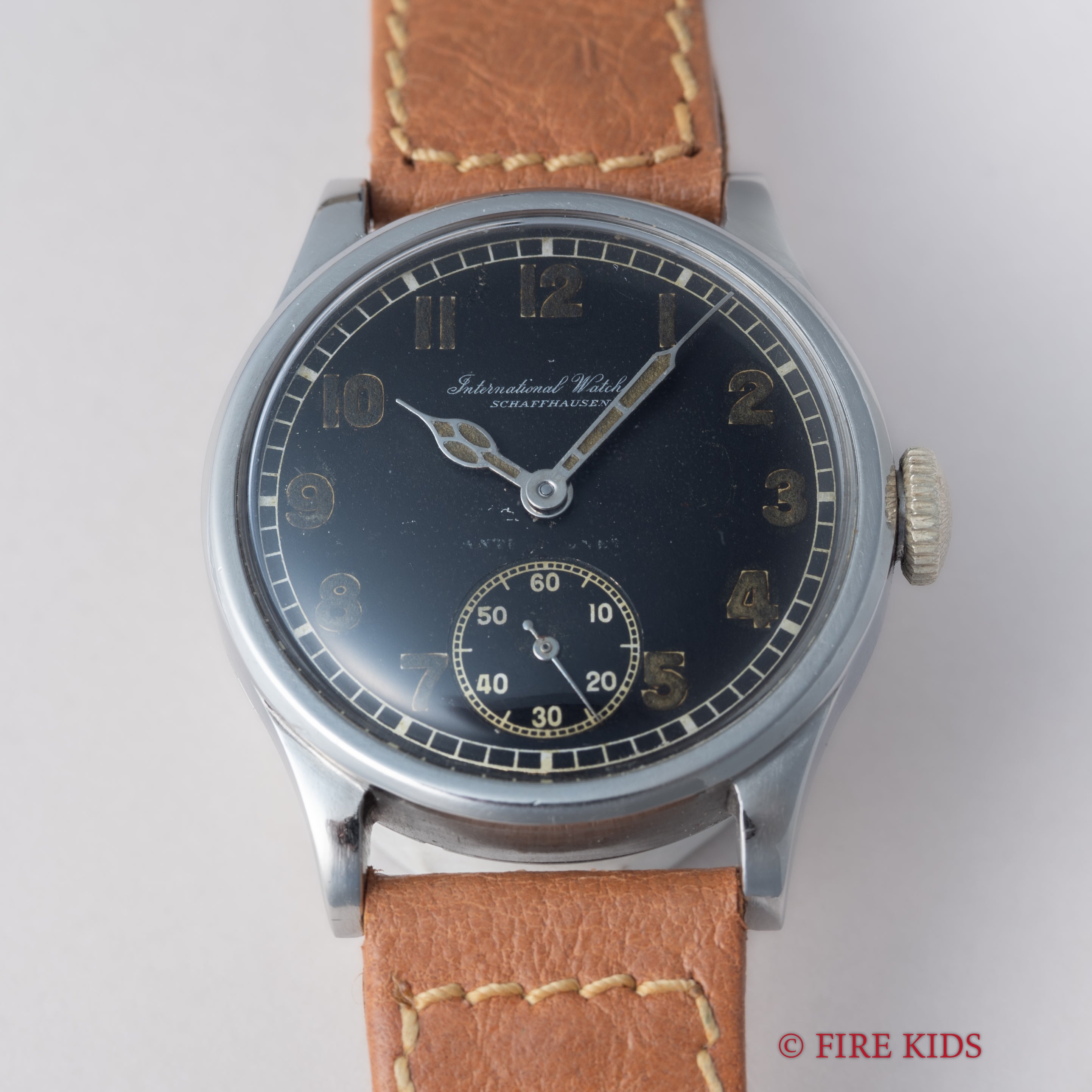 IWC 1937年製 オリジナルブラックダイヤル 手巻 Cal.83 コブラハンド スクリューバックケース