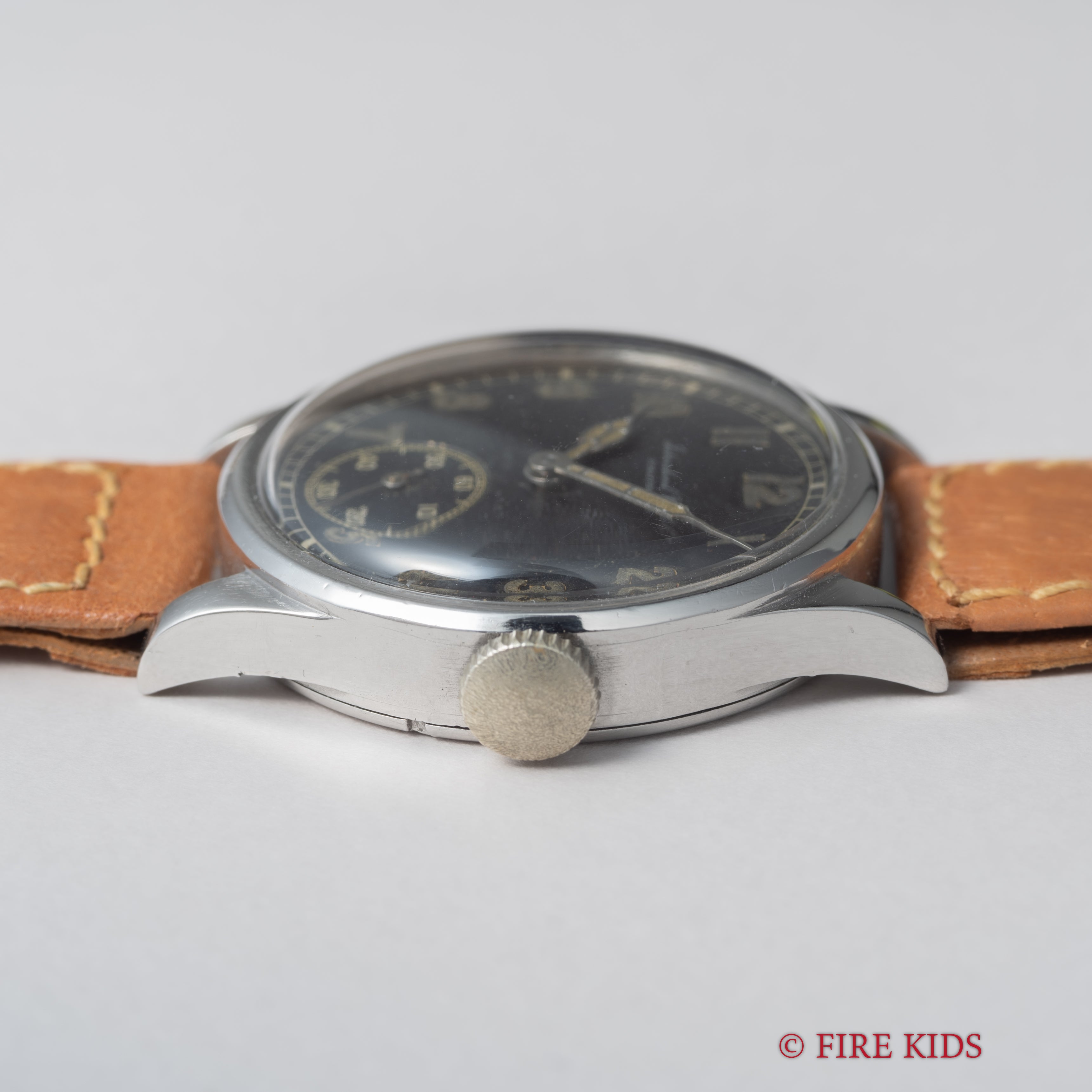 IWC 1937年製 オリジナルブラックダイヤル 手巻 Cal.83 コブラハンド スクリューバックケース