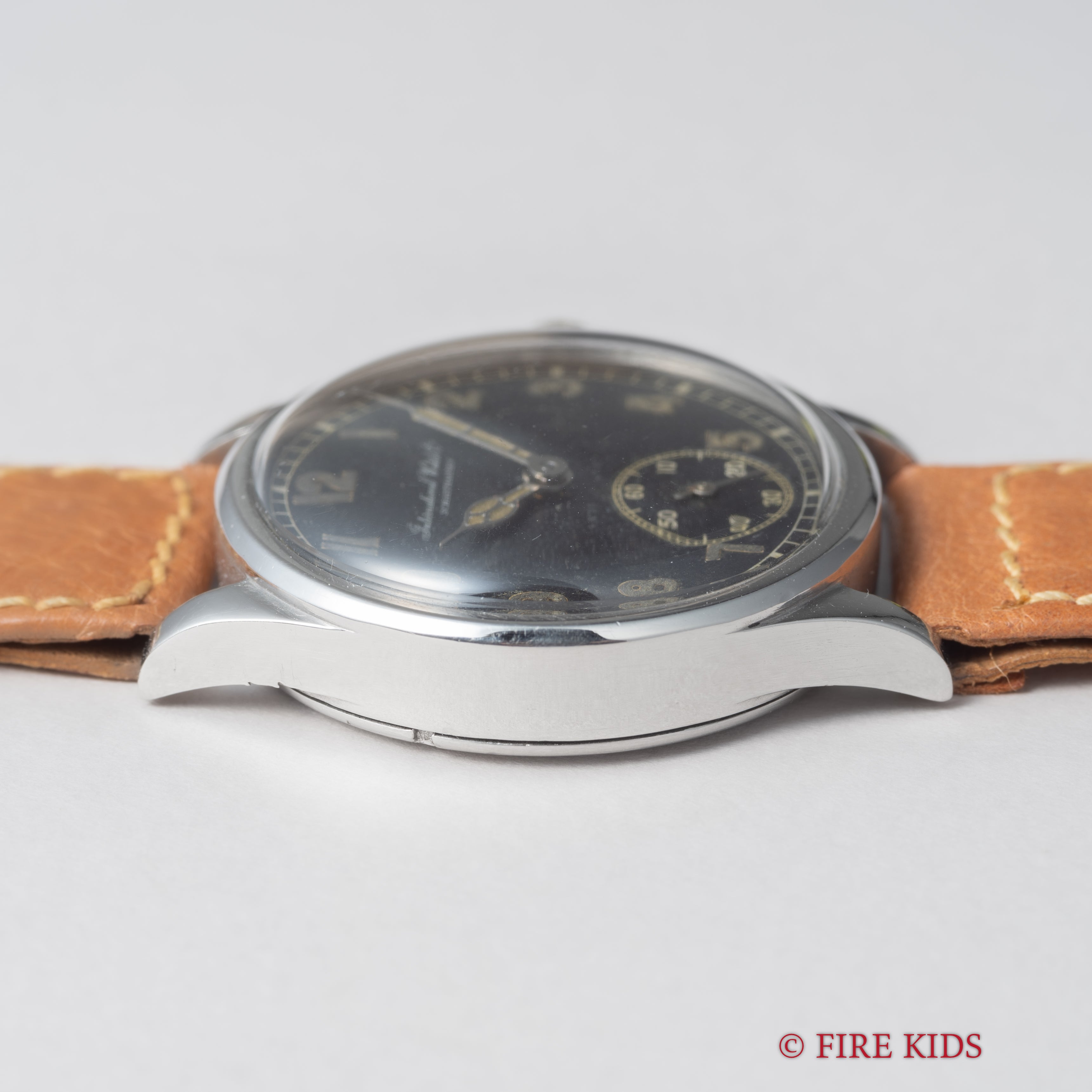 IWC 1937年製 オリジナルブラックダイヤル 手巻 Cal.83 コブラハンド スクリューバックケース