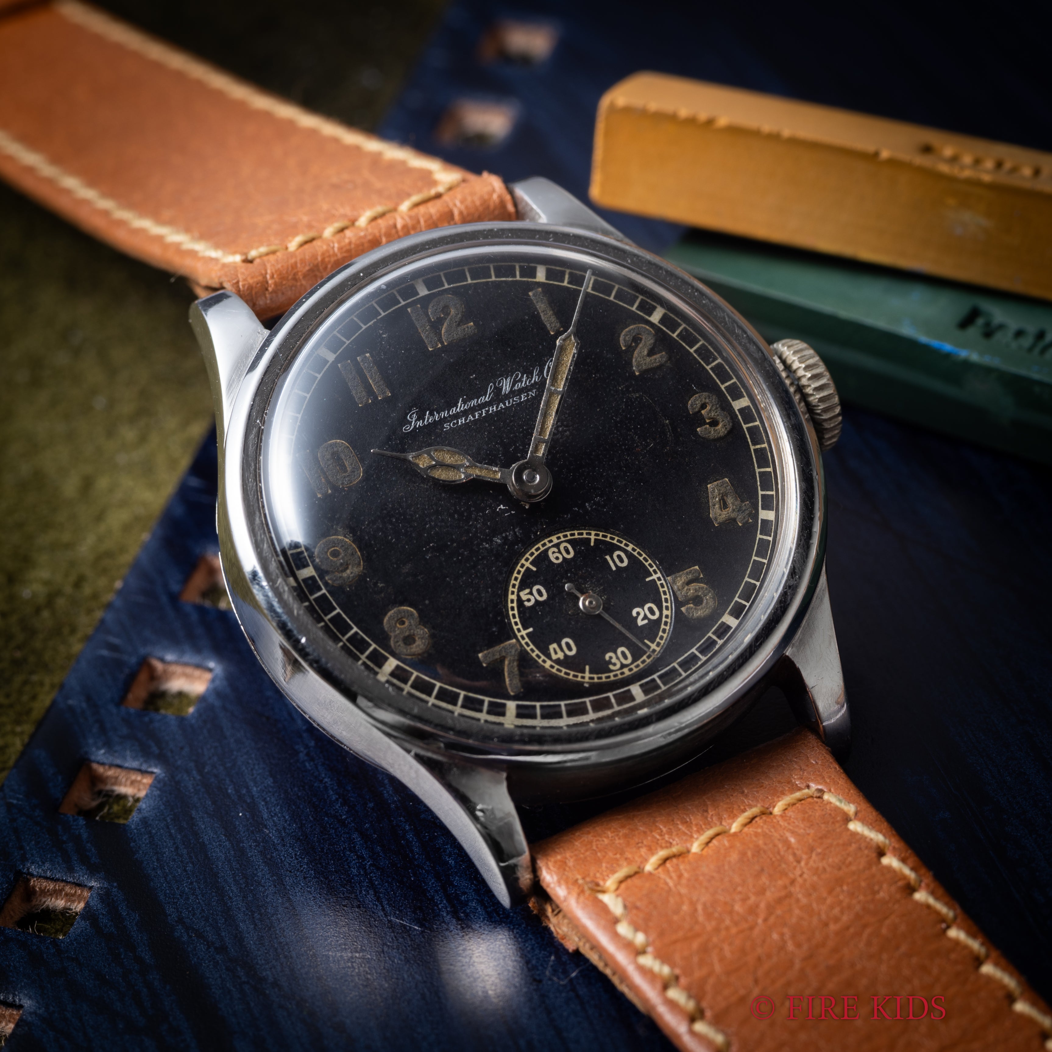 IWC 1937年製 オリジナルブラックダイヤル 手巻 Cal.83 コブラハンド スクリューバックケース