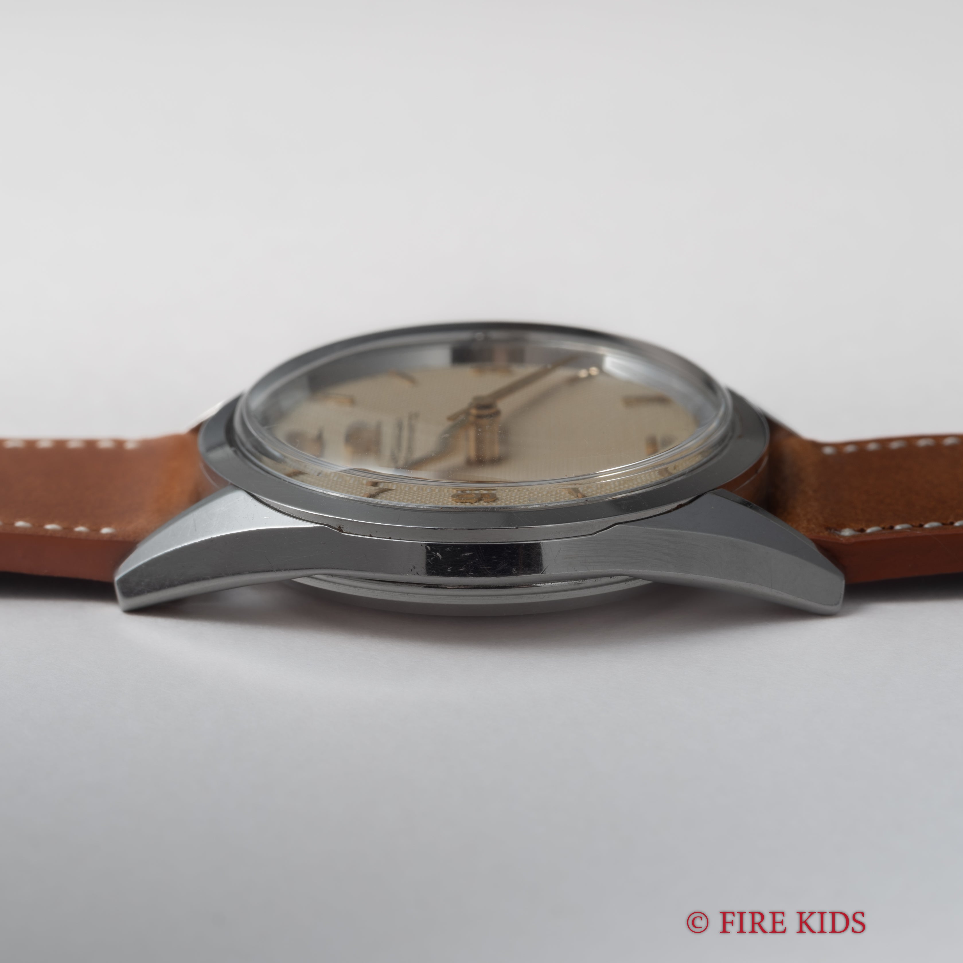 オメガ ラウンドケース ギョーシェダイヤル 1954年製 全回転自動巻 Cal.471