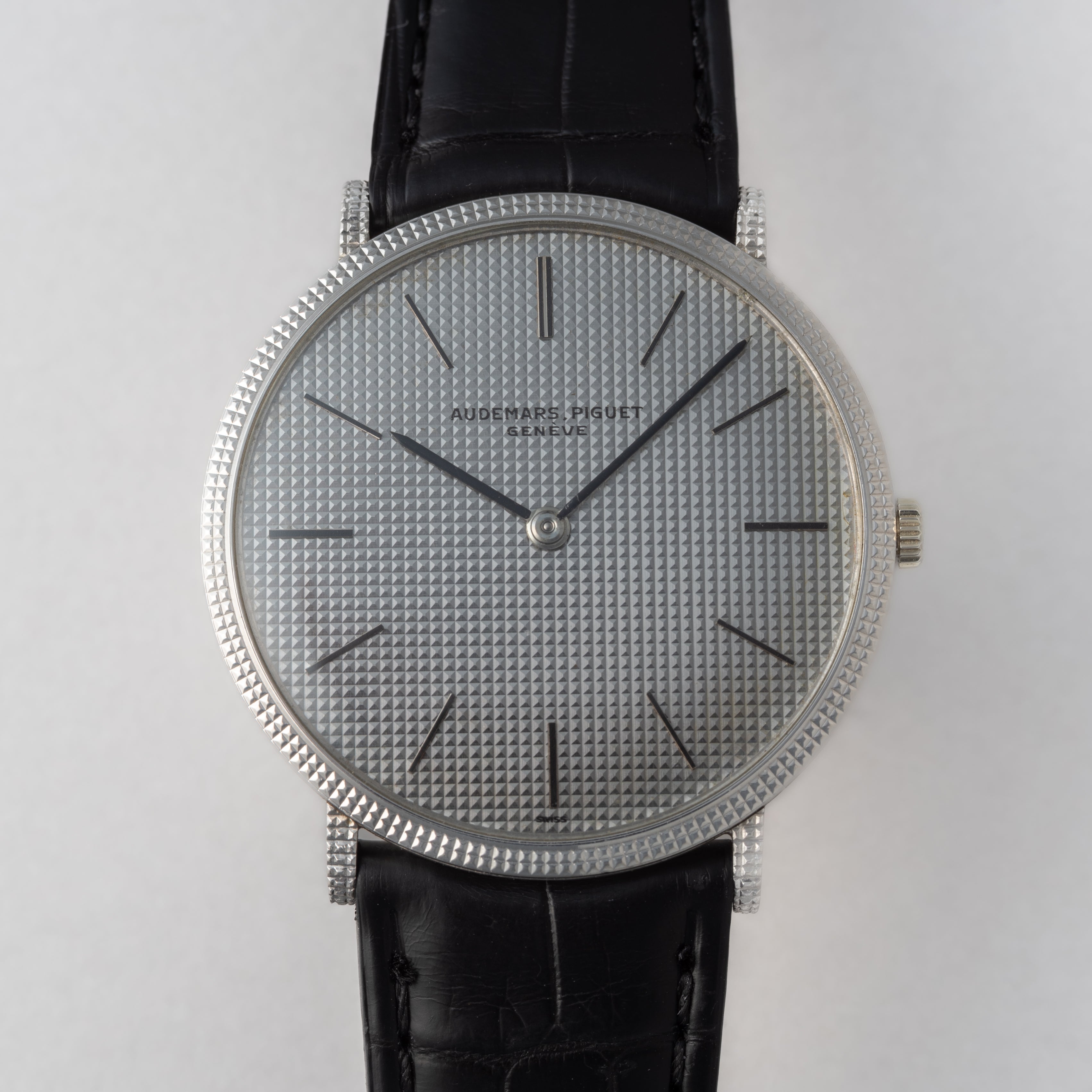 オーデマ・ピゲ ホブネイル 18金無垢ホワイトゴールド 1970年代製 手巻き Cal.K2001/1A 純正18KWG尾錠