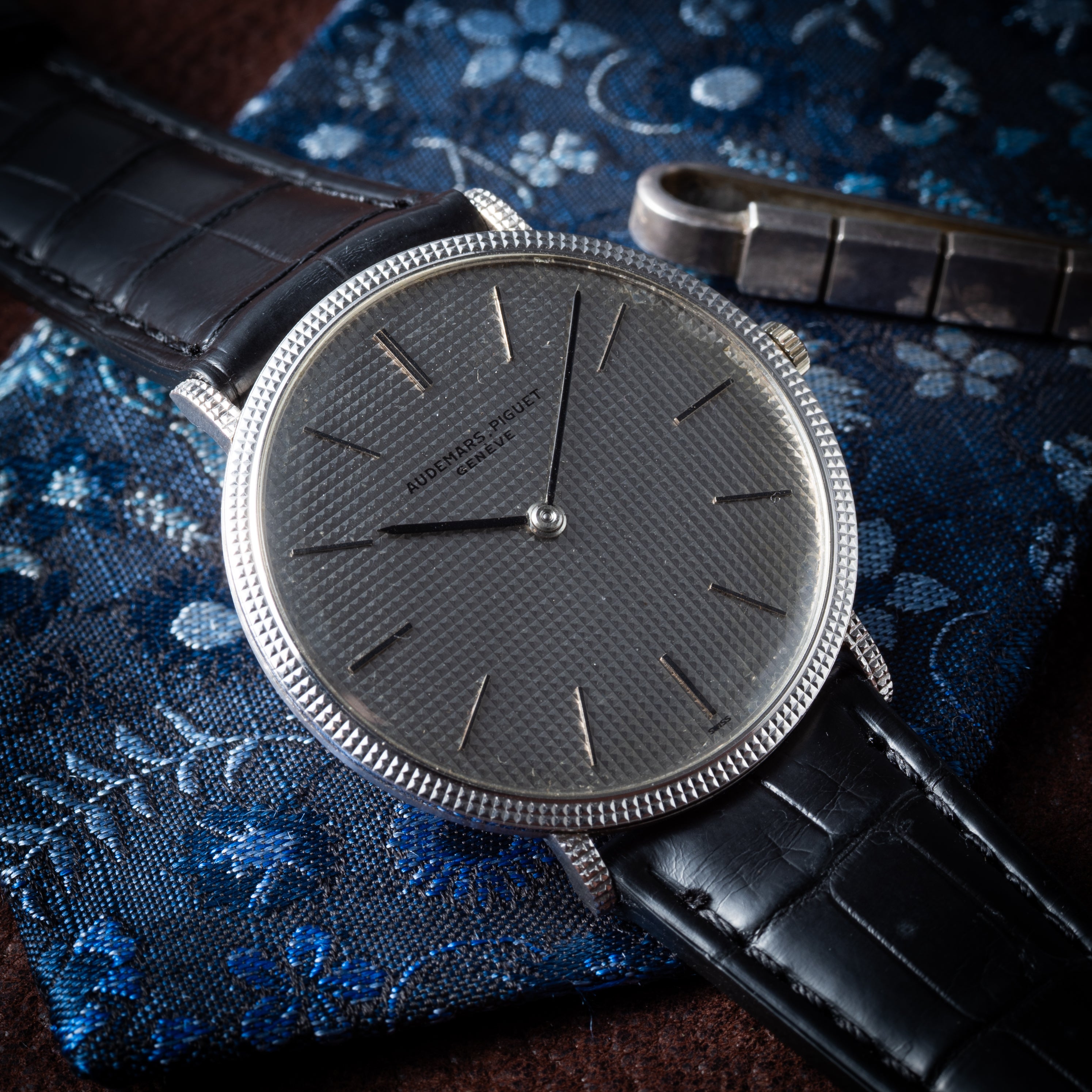 オーデマ・ピゲ ホブネイル 18金無垢ホワイトゴールド 1970年代製 手巻き Cal.K2001/1A 純正18KWG尾錠