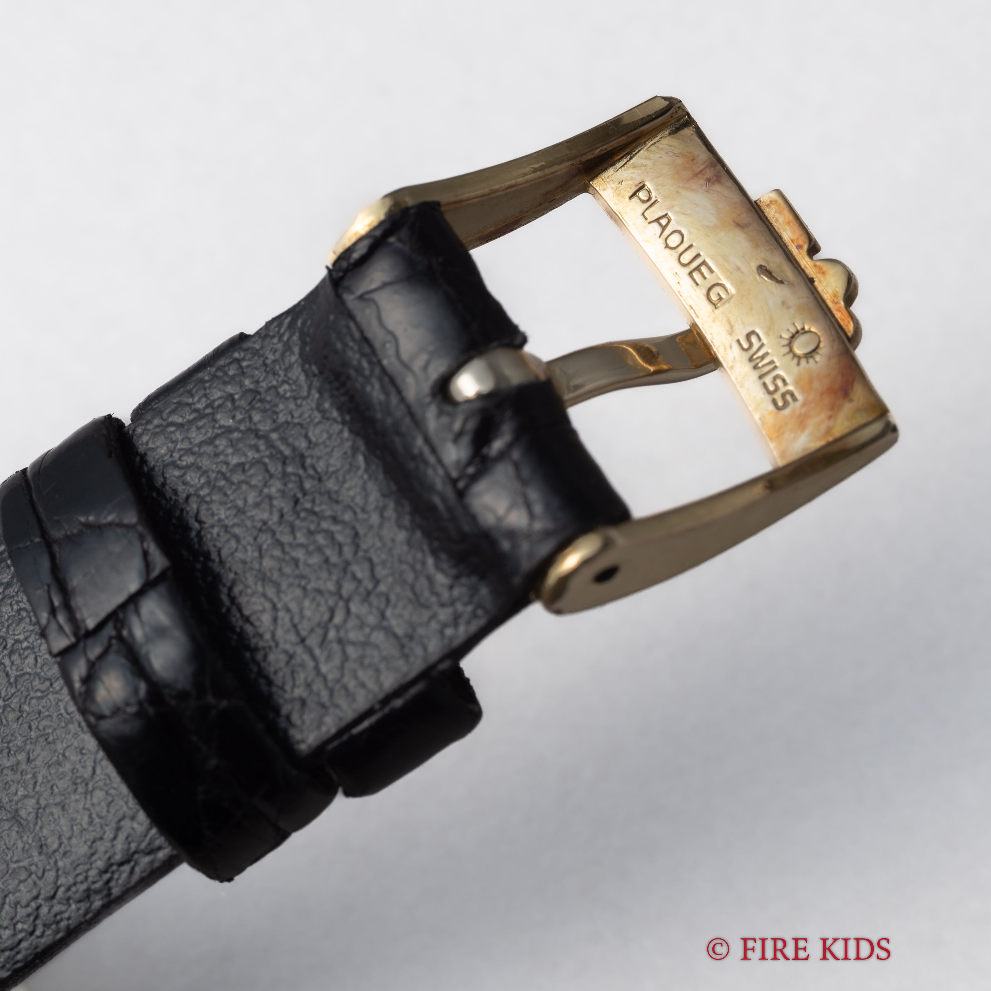 コルム 18金無垢ドレスウォッチ 1990年代製 ブラックロゴダイヤル 手巻 Cal.7001 純正GP尾錠