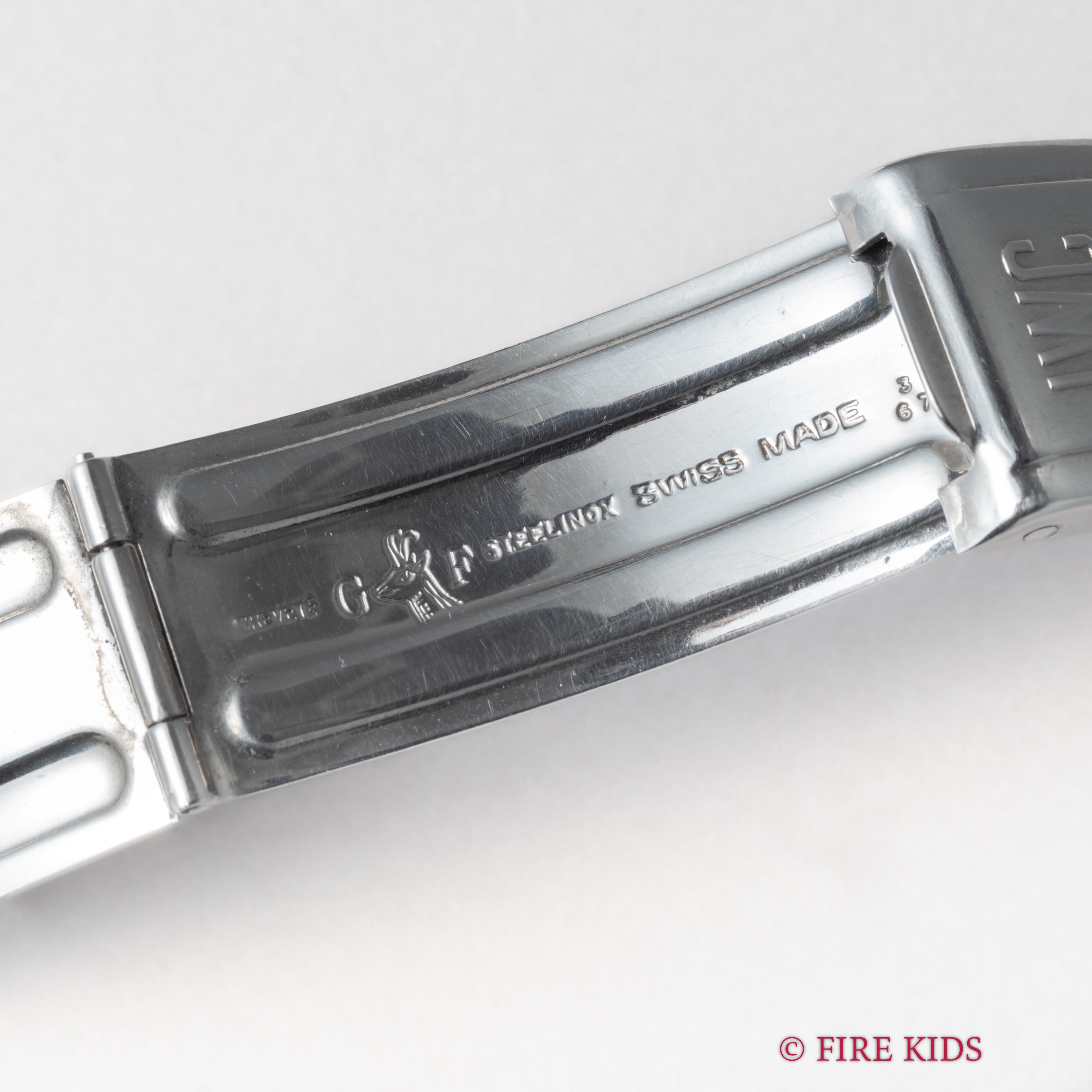 IWC 1970年製（昭和45年製） グレー文字盤ラウンドケース R810 手巻 Cal.89 純正ゲイフレアー社製ステンレスブレス