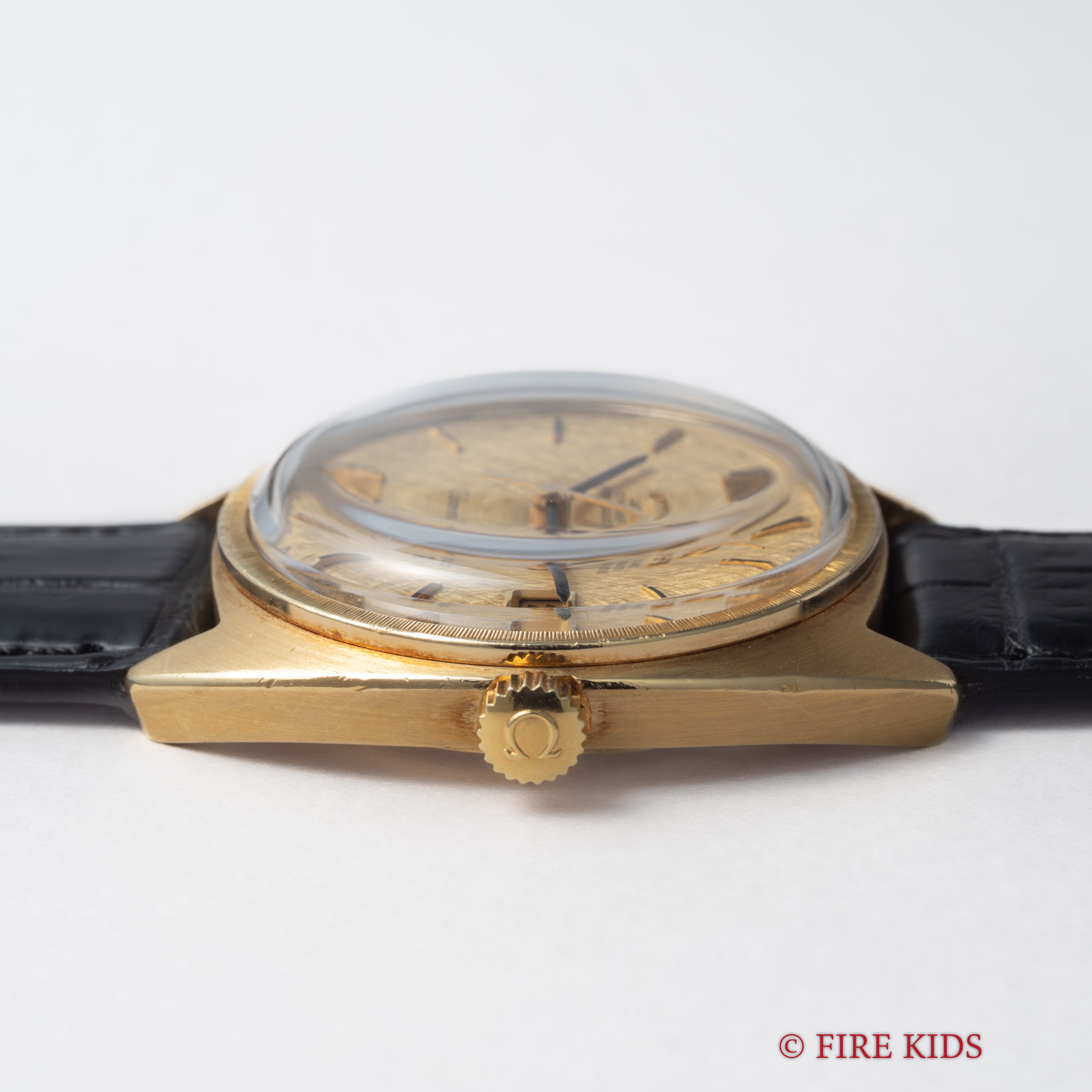 オメガ コンステレーション Cライン 1969年製 18金無垢イエローゴールド リネンダイヤル ジェンタデザイン