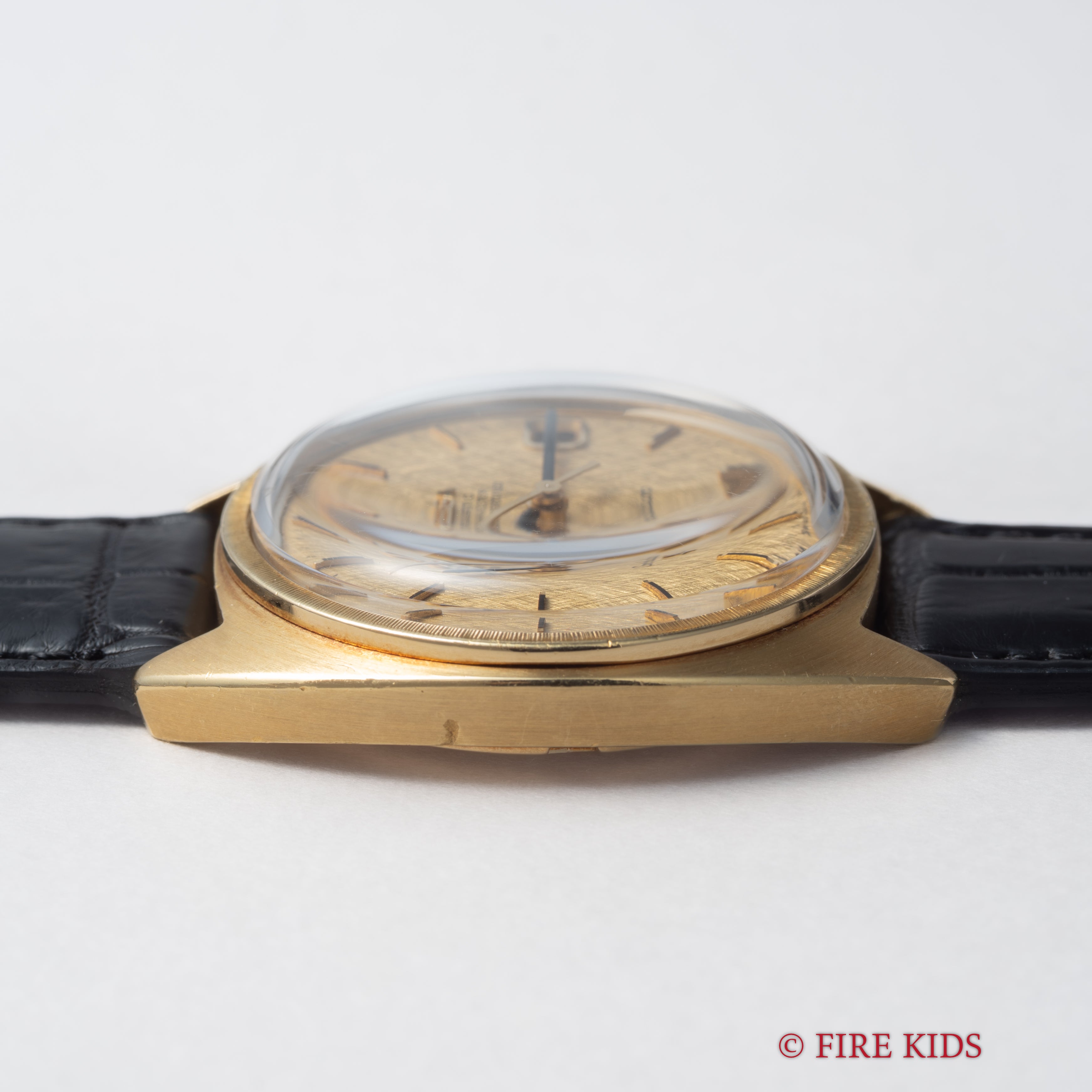 オメガ コンステレーション Cライン 1969年製 18金無垢イエローゴールド リネンダイヤル ジェンタデザイン