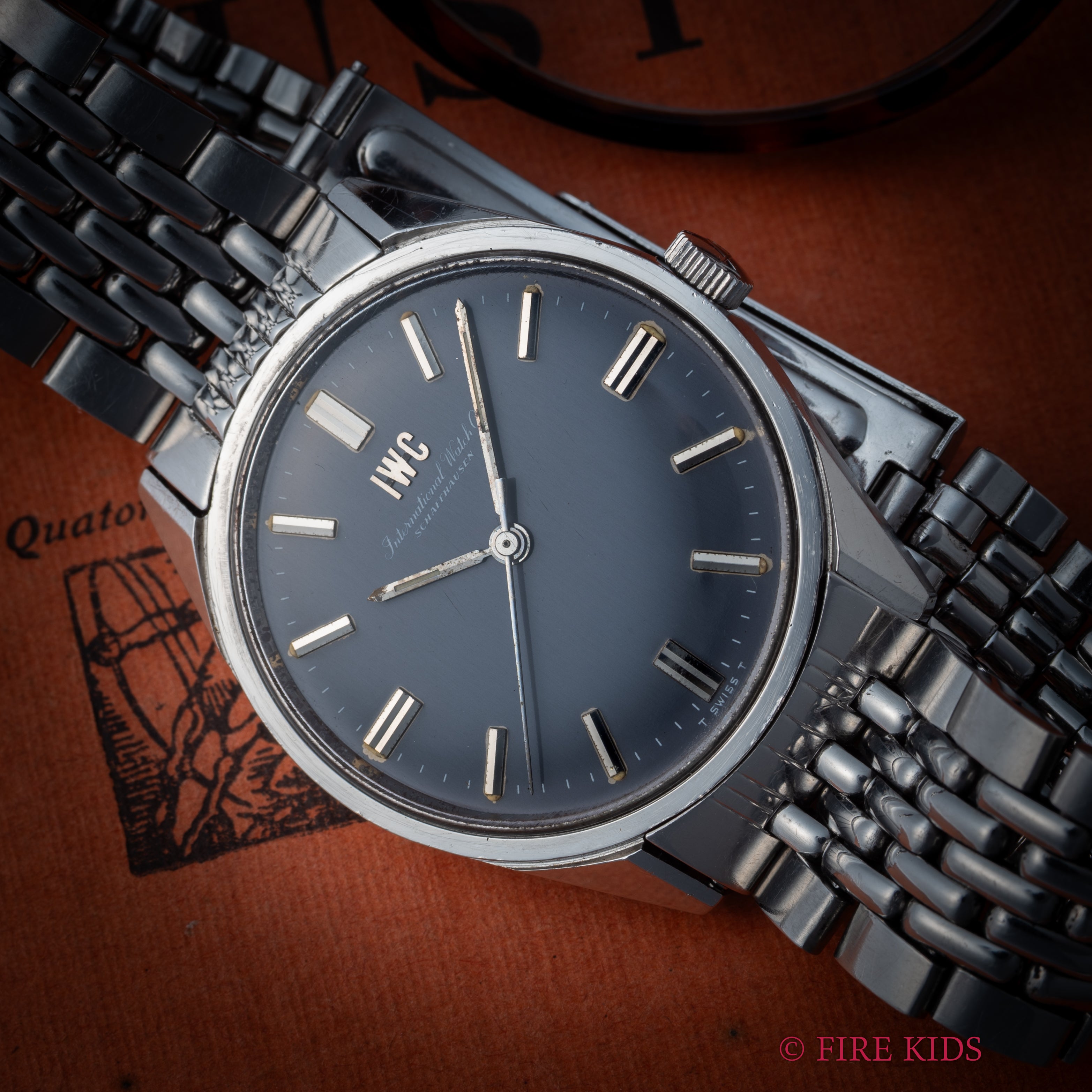 IWC 1970年製（昭和45年製） グレー文字盤ラウンドケース R810 手巻 Cal.89 純正ゲイフレアー社製ステンレスブレス