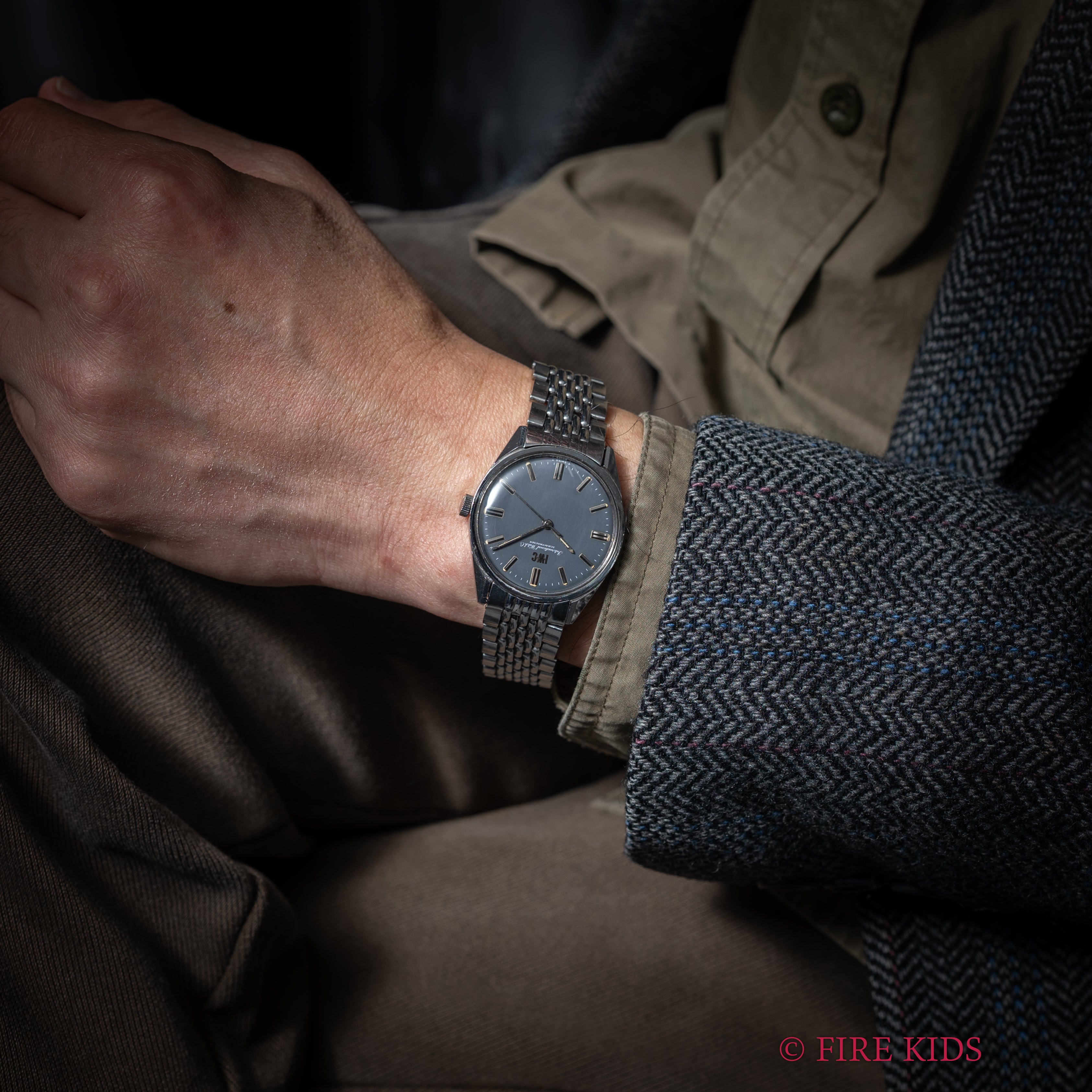 IWC 1970年製（昭和45年製） グレー文字盤ラウンドケース R810 手巻 Cal.89 純正ゲイフレアー社製ステンレスブレス