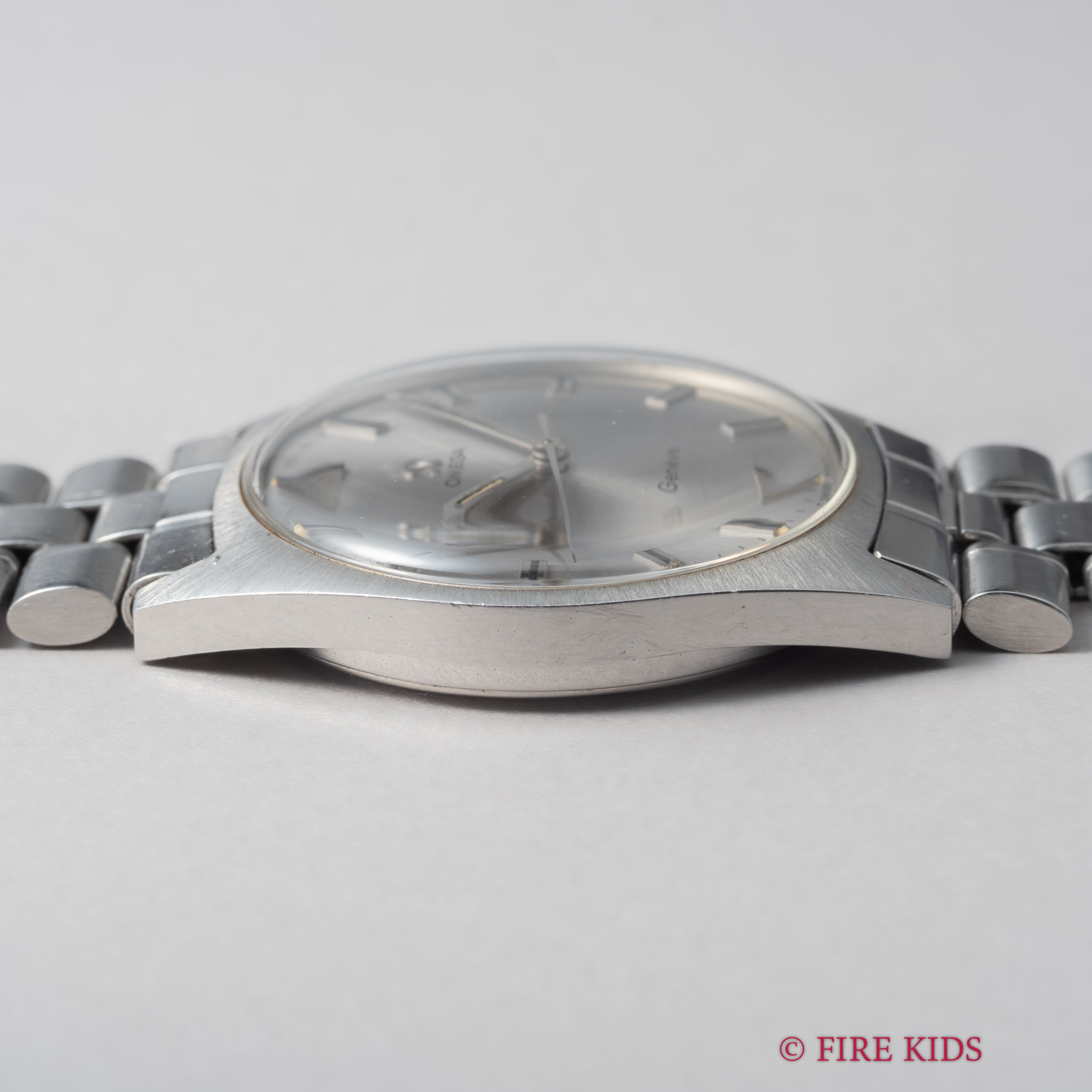 オメガ ジュネーブ 1969年製 Ref.135.041 手巻き トノー型 純正ブレス付