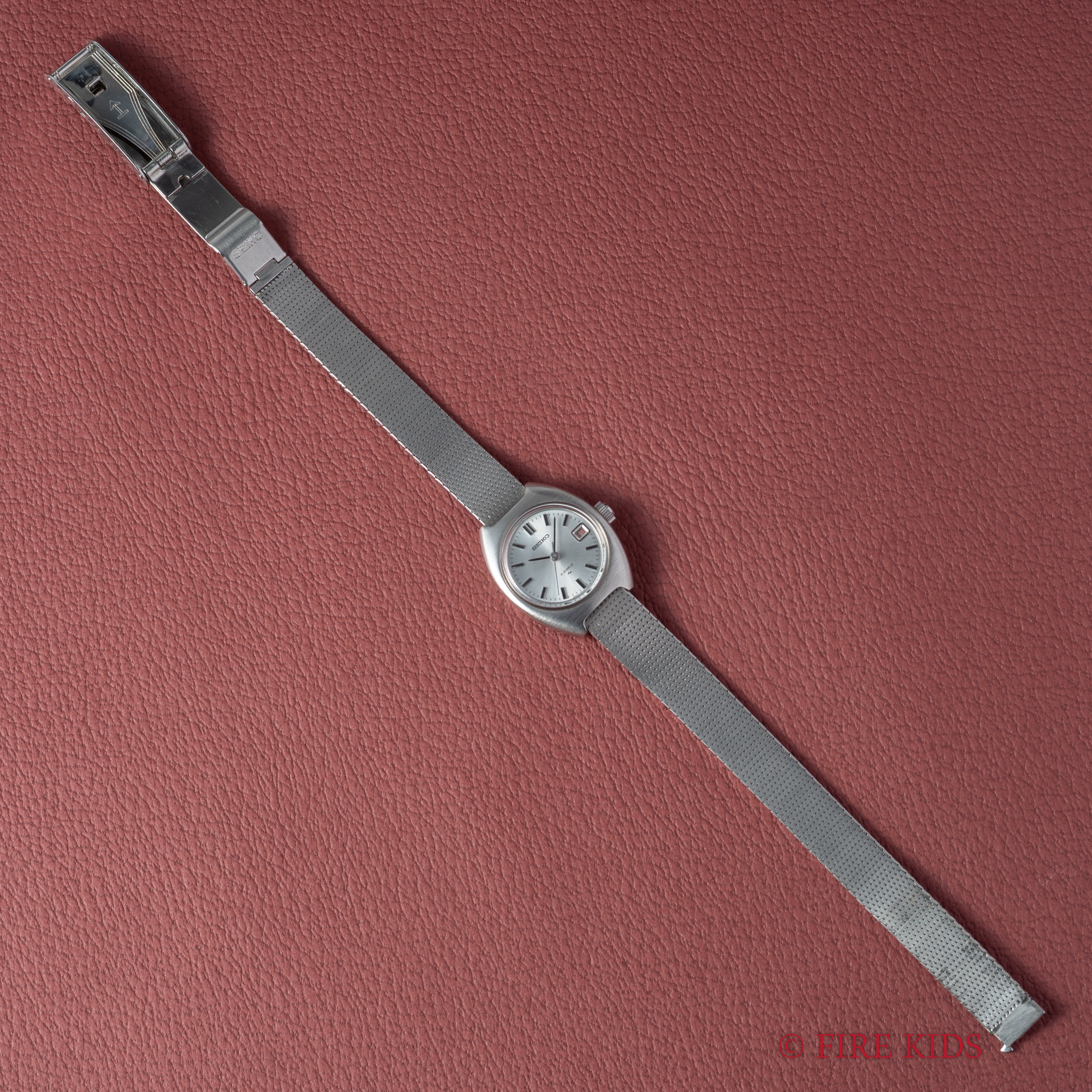 セイコー レディース Ref.2202-0100 1970年製 手巻き 赤カレンダー 純正ブレス