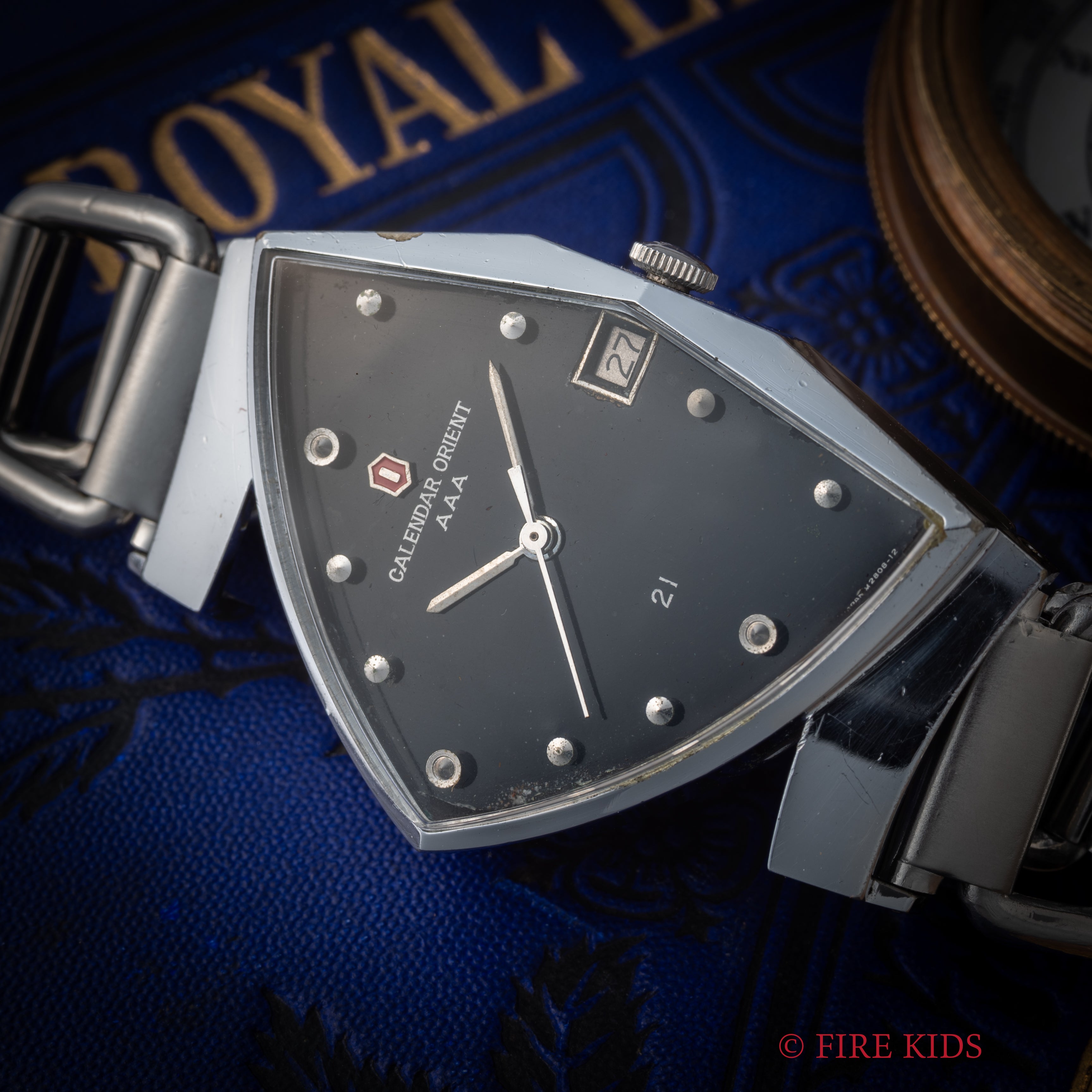 オリエント 三角時計 カレンダーオリエント AAA 1970年代製 手巻 ベンチュラタイプ 純正ブレス