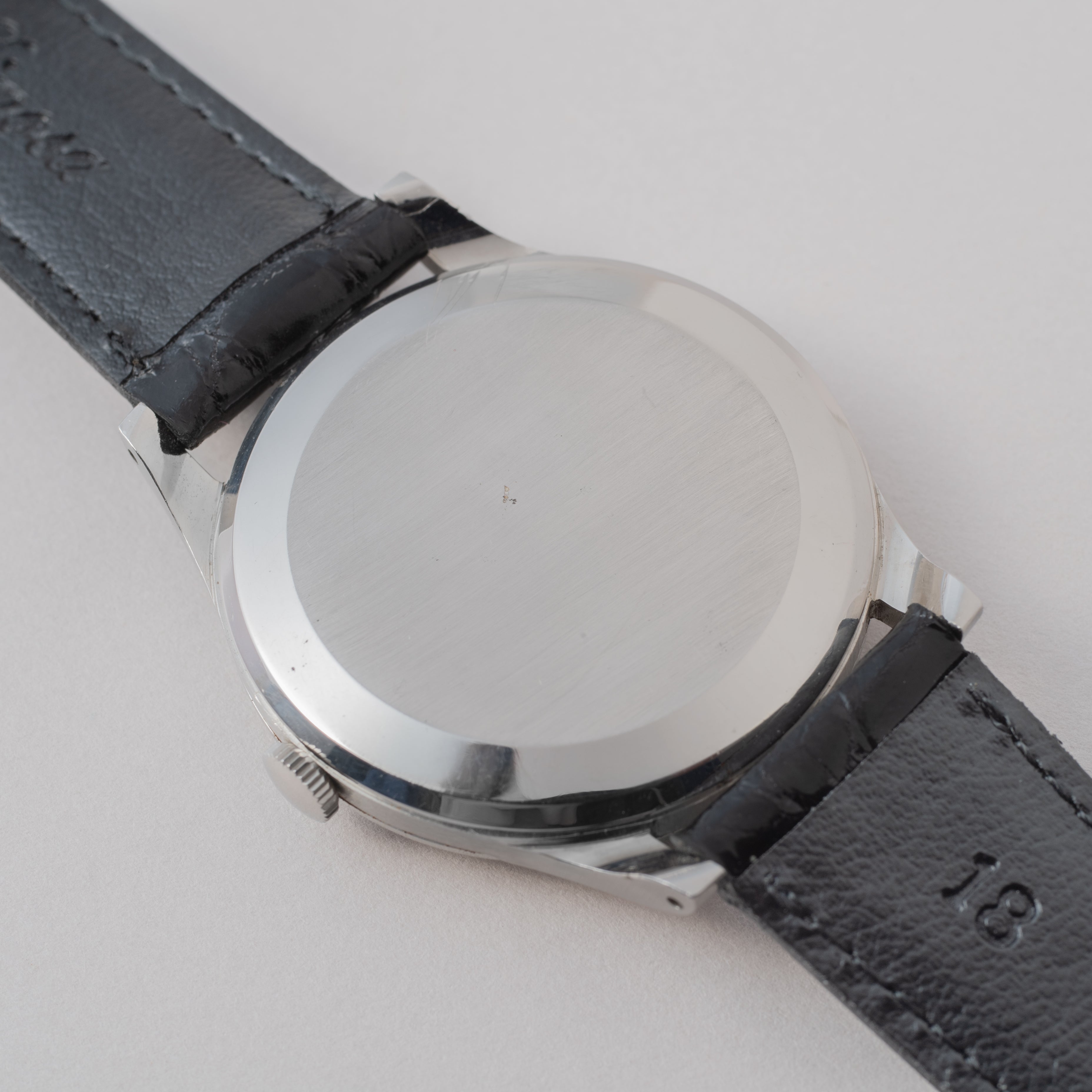 IWC ラウンドケース1965年製 手巻き Cal.89