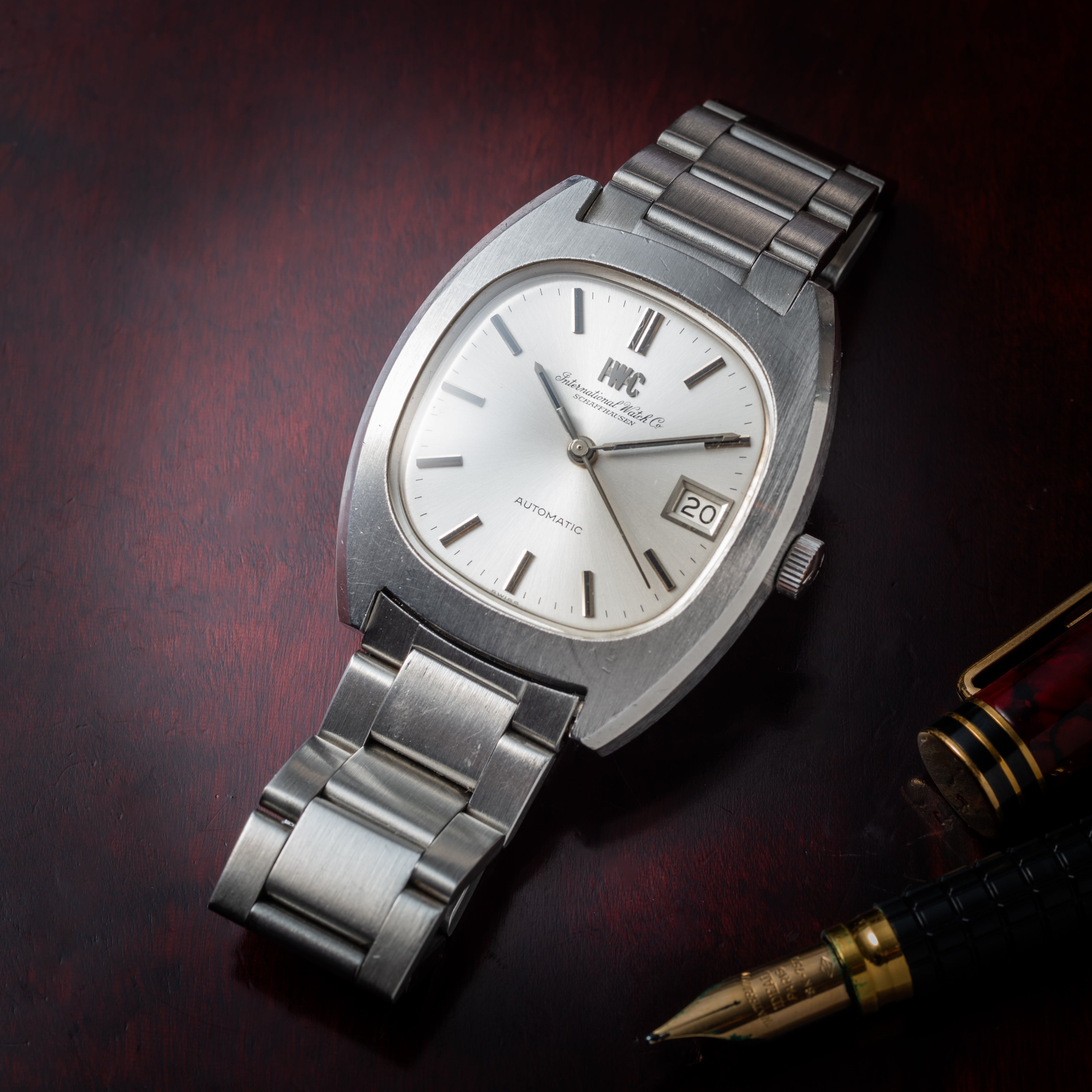 IWC トノー型 オートマチック 1977年製 Cal.8541B