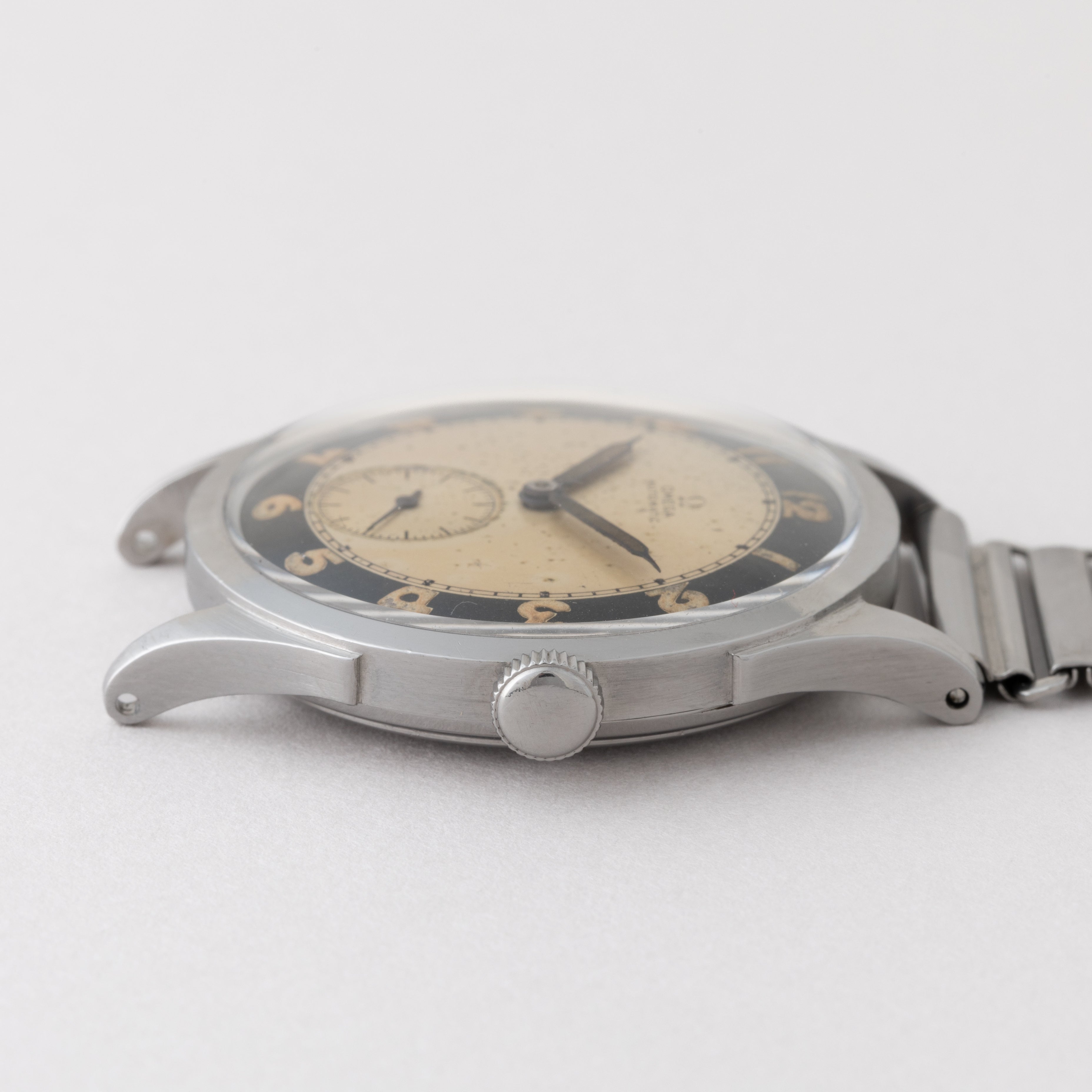 オメガ バンパー式オメガ初オートマチック 1943年製 ツートンアラビアダイヤル