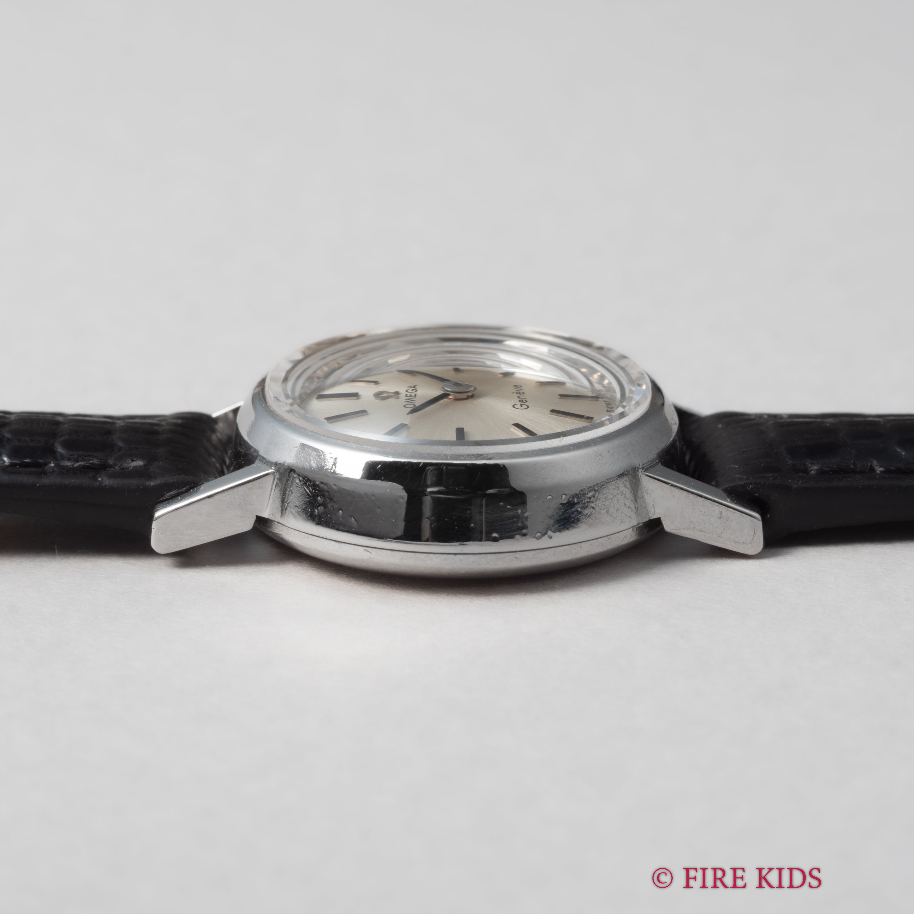 オメガ ジュネーブ レディース 14金無垢ホワイトゴールド 1968年製 手巻き カットガラス