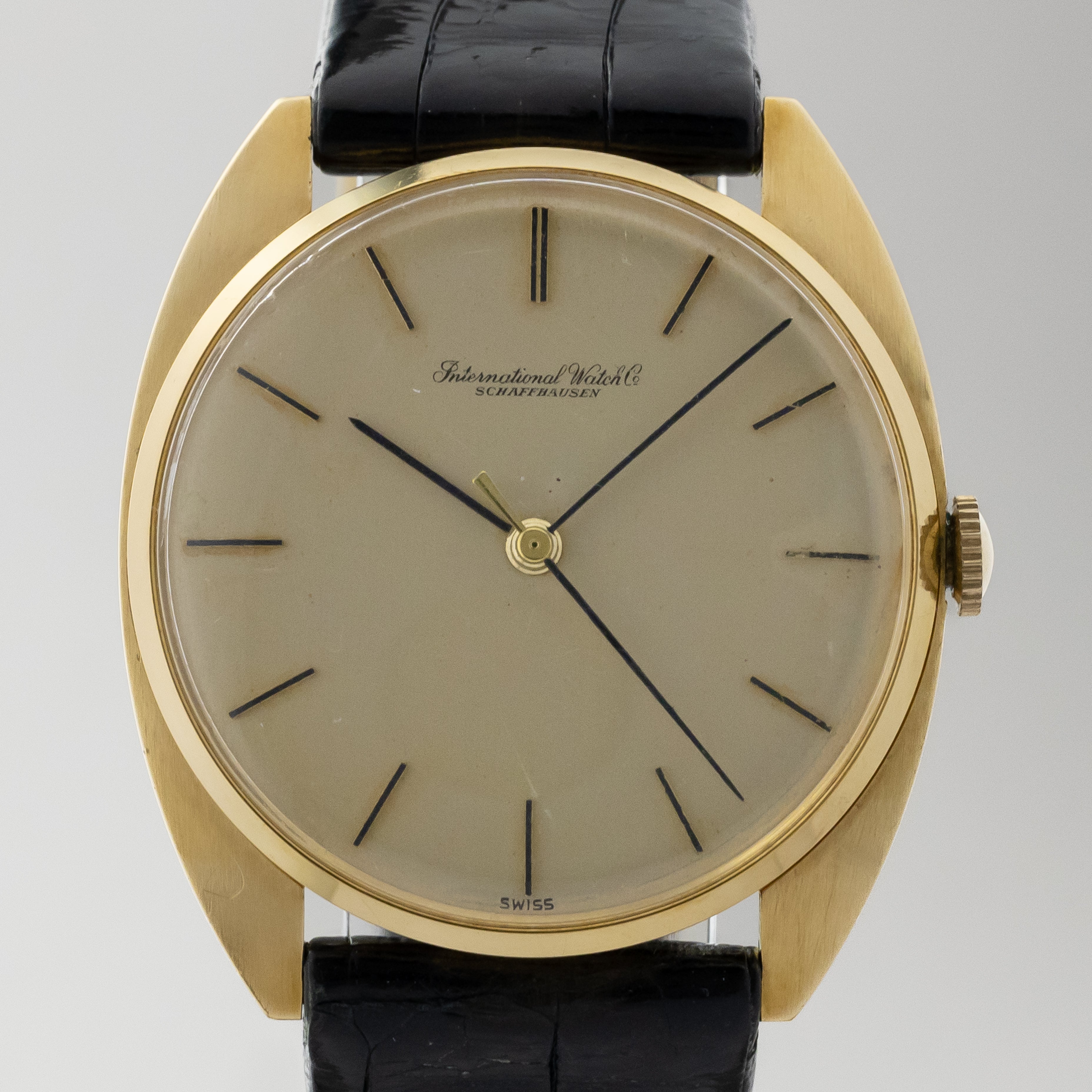 IWC 18金無垢ケース 1967年製 Cal.402 手巻き式 オリジナルダイヤル