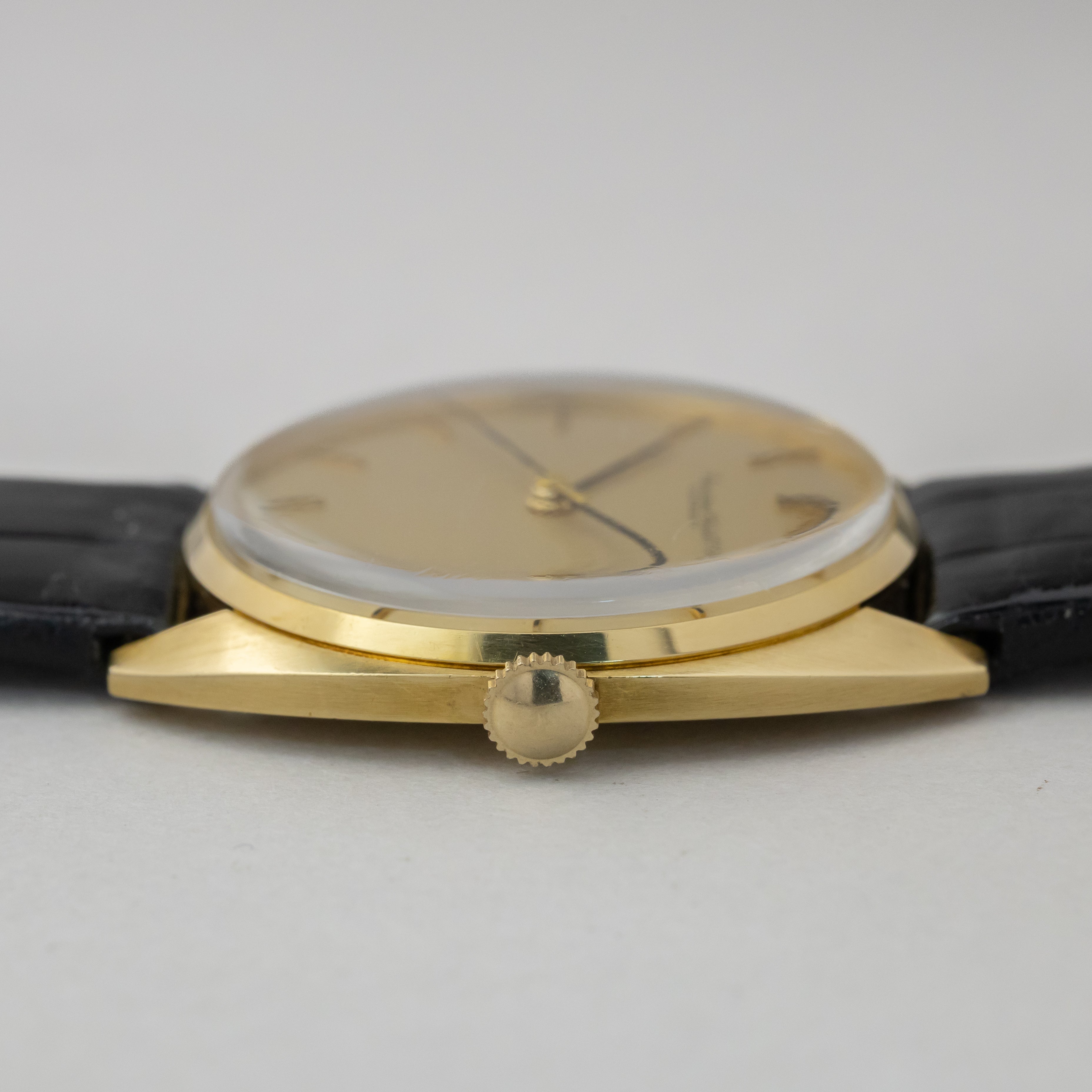 IWC 18金無垢ケース 1967年製 Cal.402 手巻き式 オリジナルダイヤル