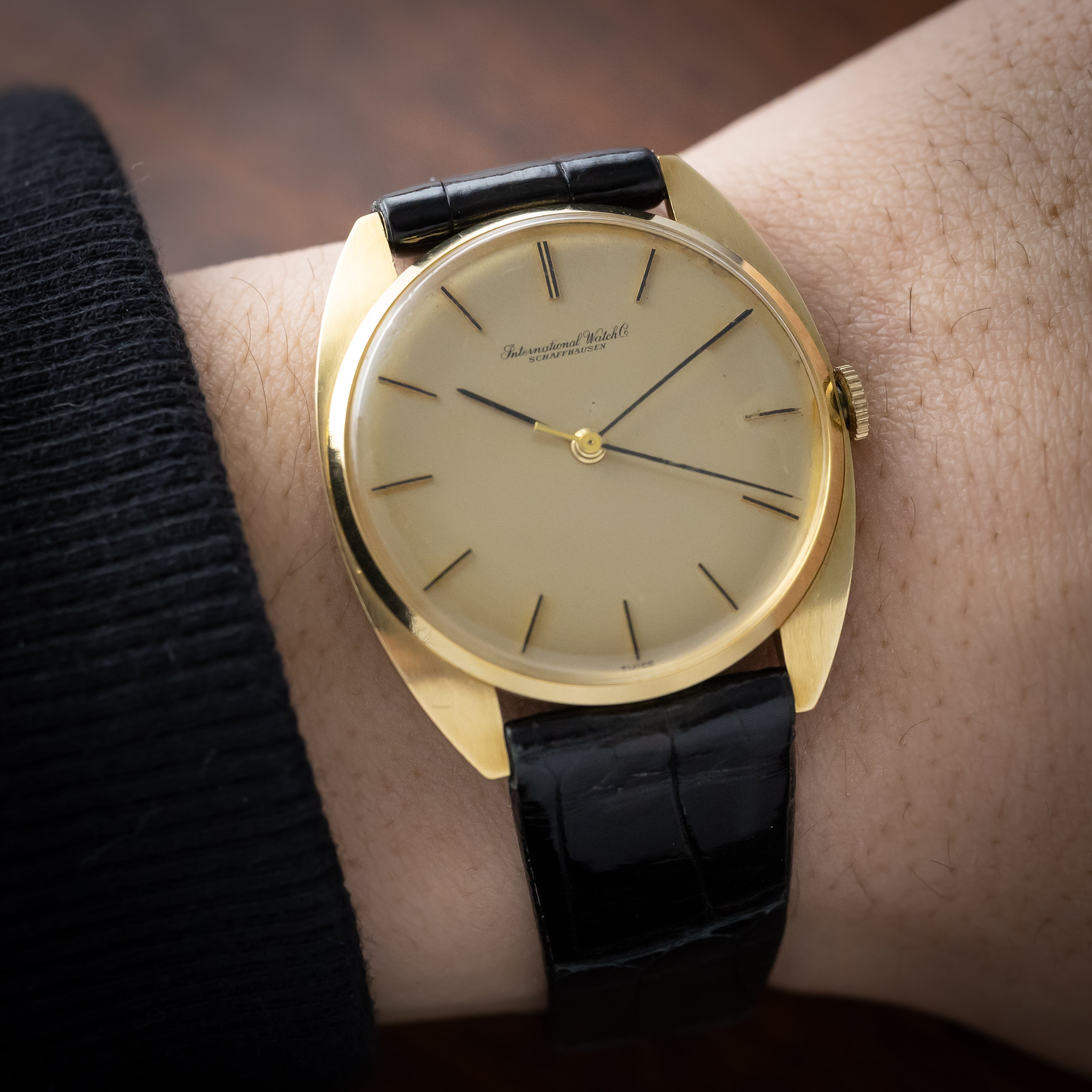 IWC 18金無垢ケース 1967年製 Cal.402 手巻き式 オリジナルダイヤル