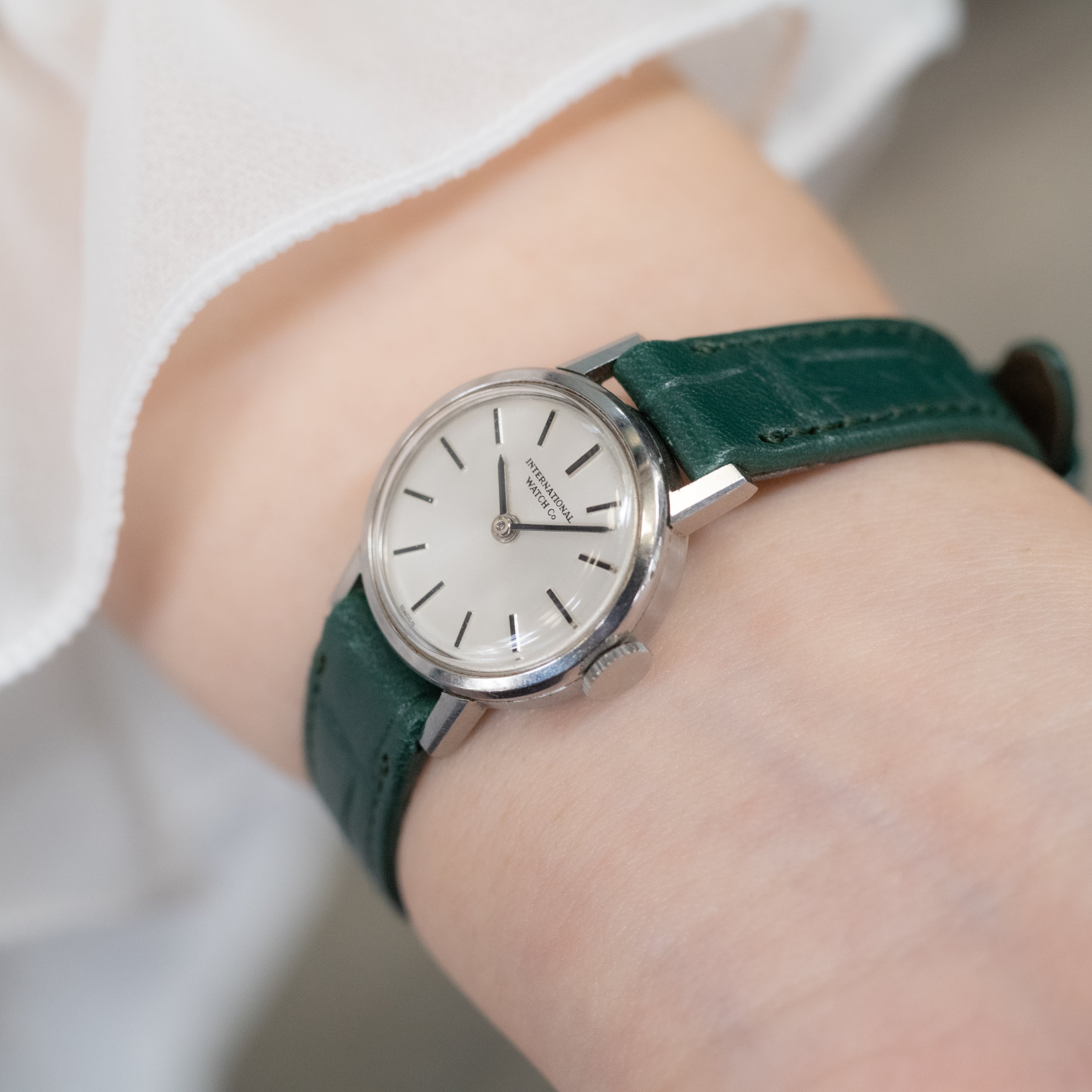 IWC レディース 1969年製 手巻き ラウンド