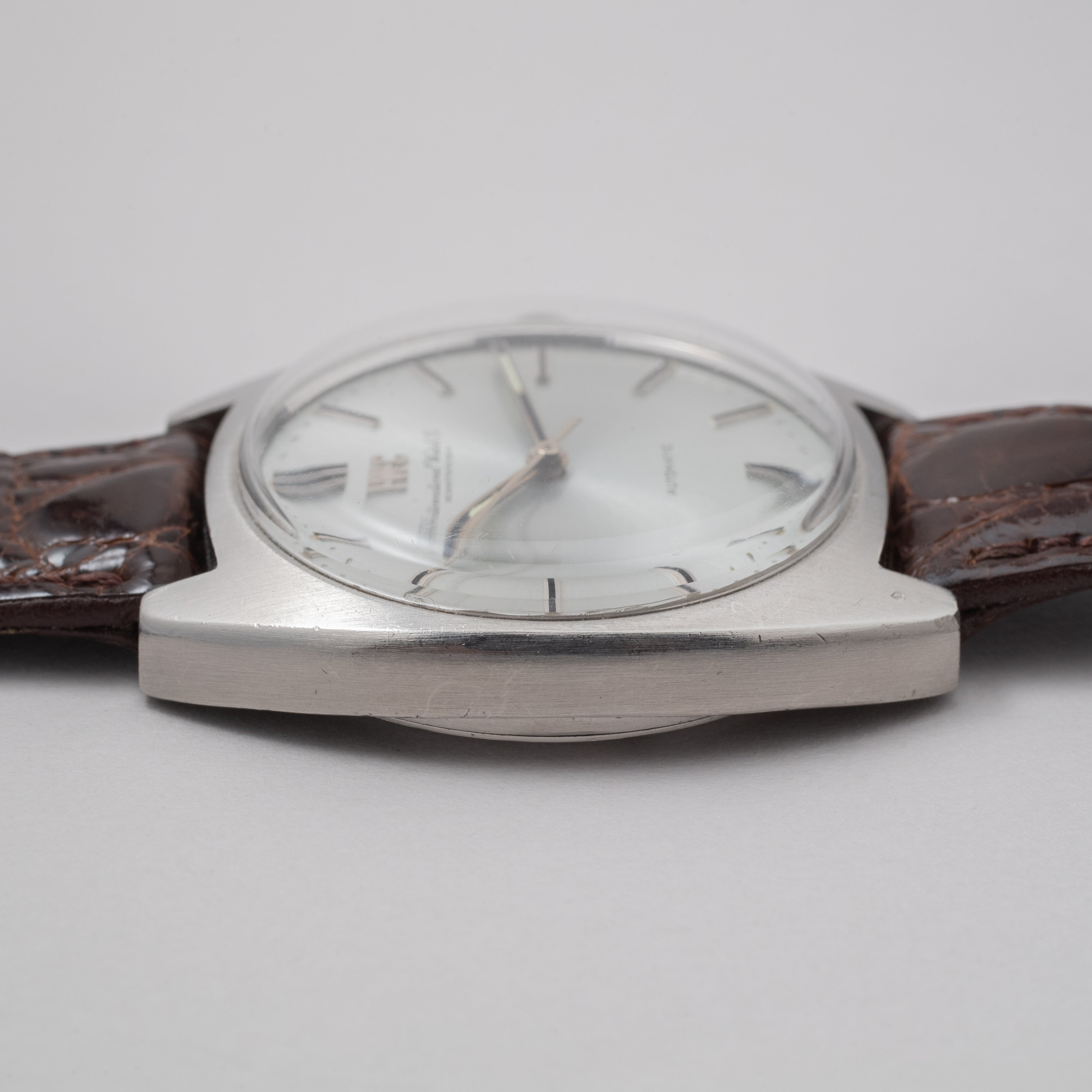 IWC 1973年製トノーケース ペラトン式自動巻き Cal.854B ノンデイト